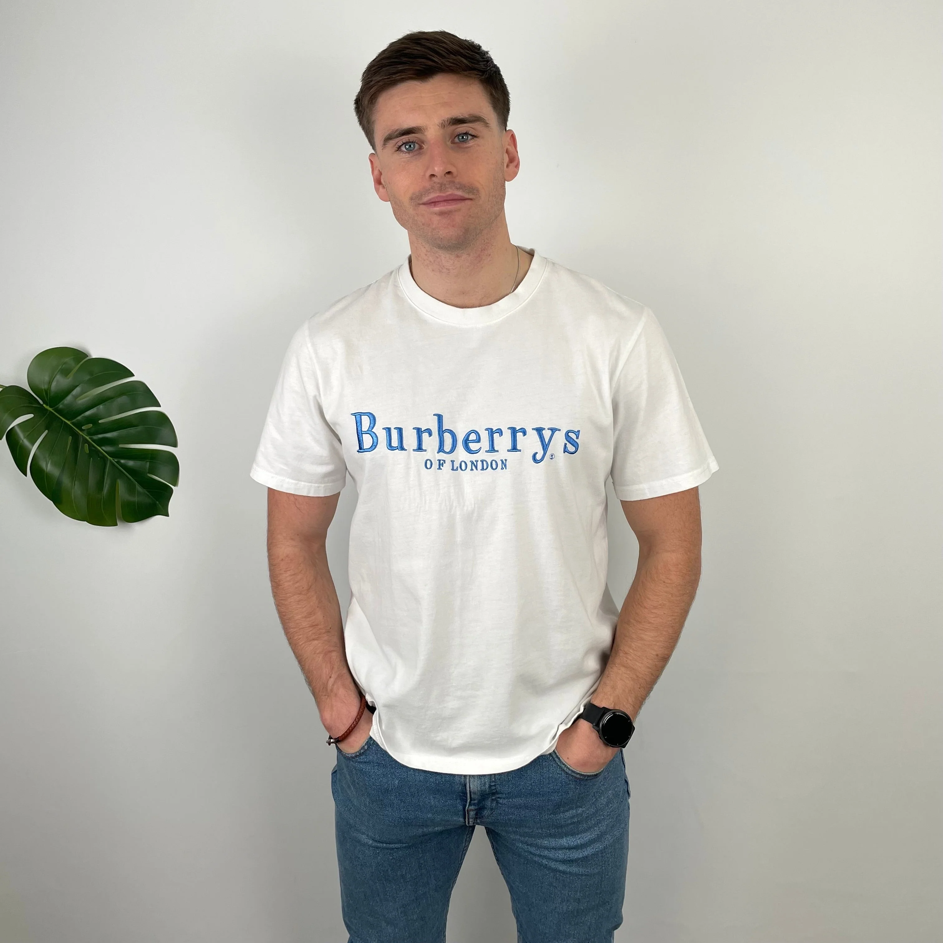 Burberry White Embroidered Spell Out T Shirt (L) - Image 4