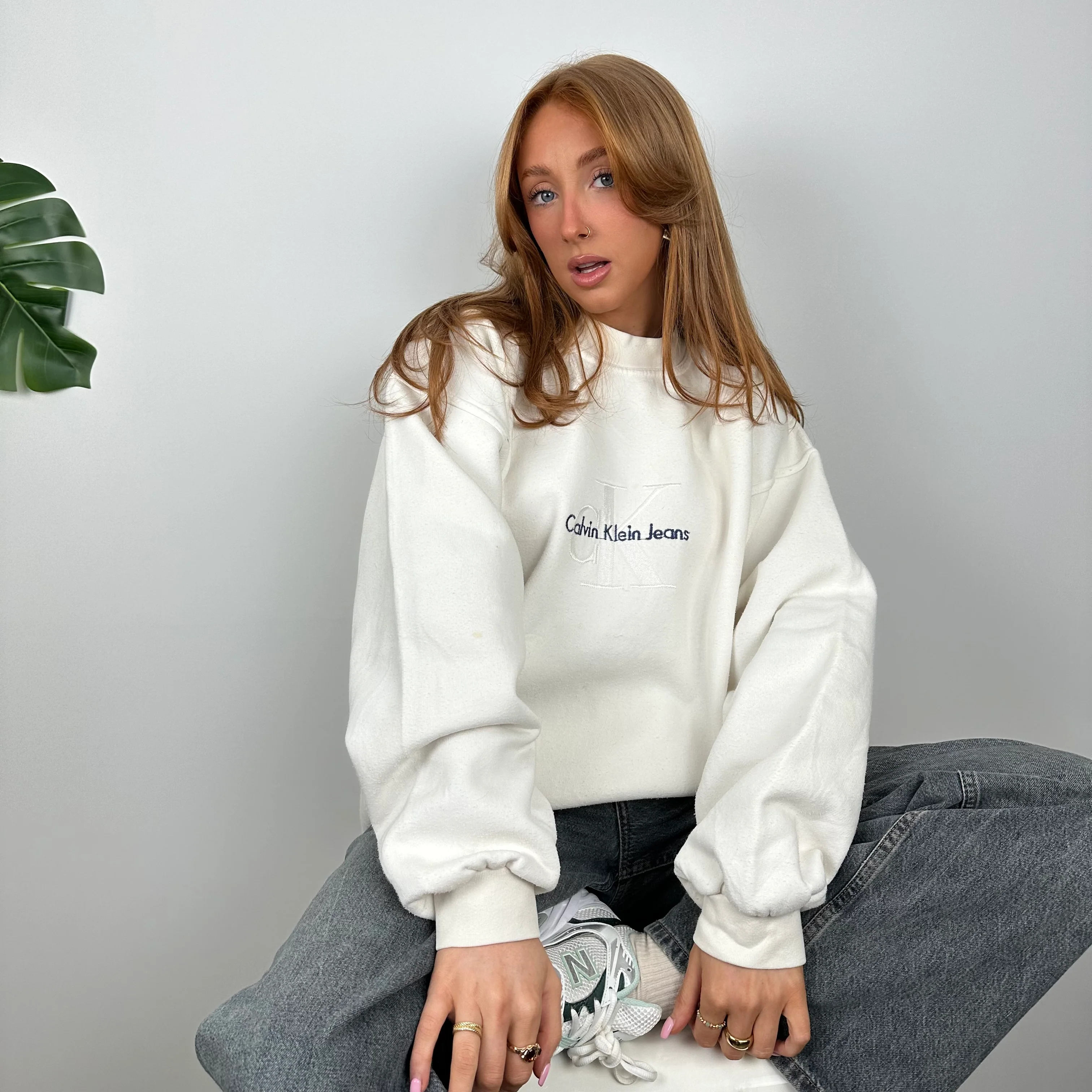 Calvin Klein RARE White Embroidered Spell Out Sweatshirt (XXL) - Image 3