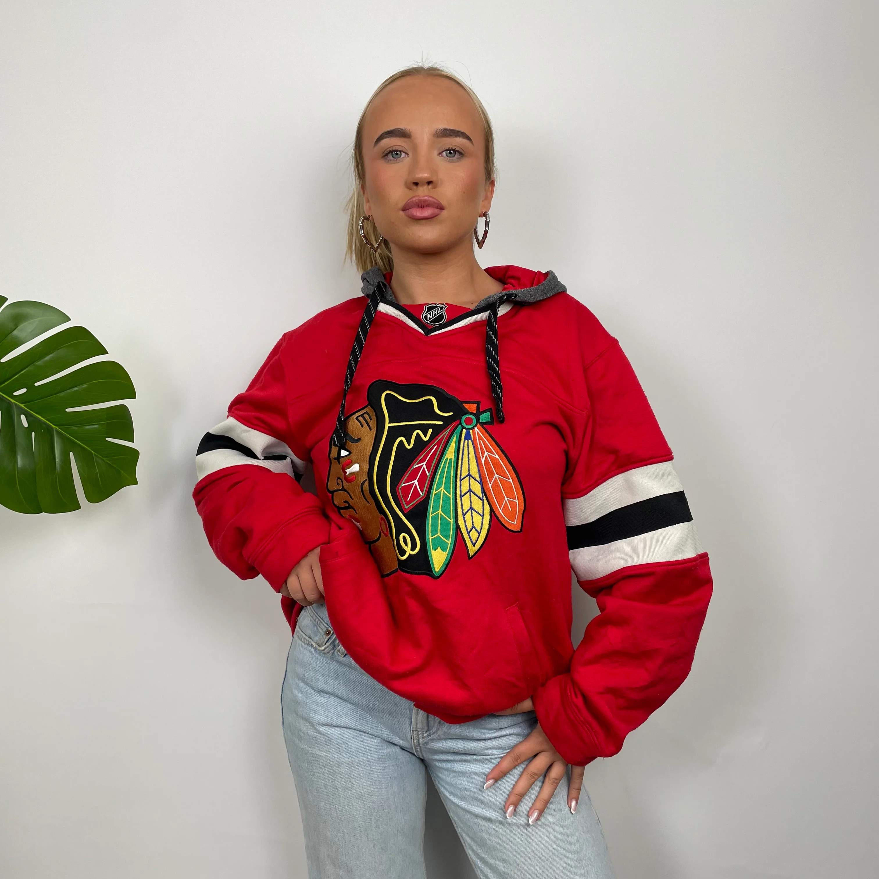 Chicago Black Hawks NHL Red  Embroidered Spell Out Hoodie (M) - Image 2
