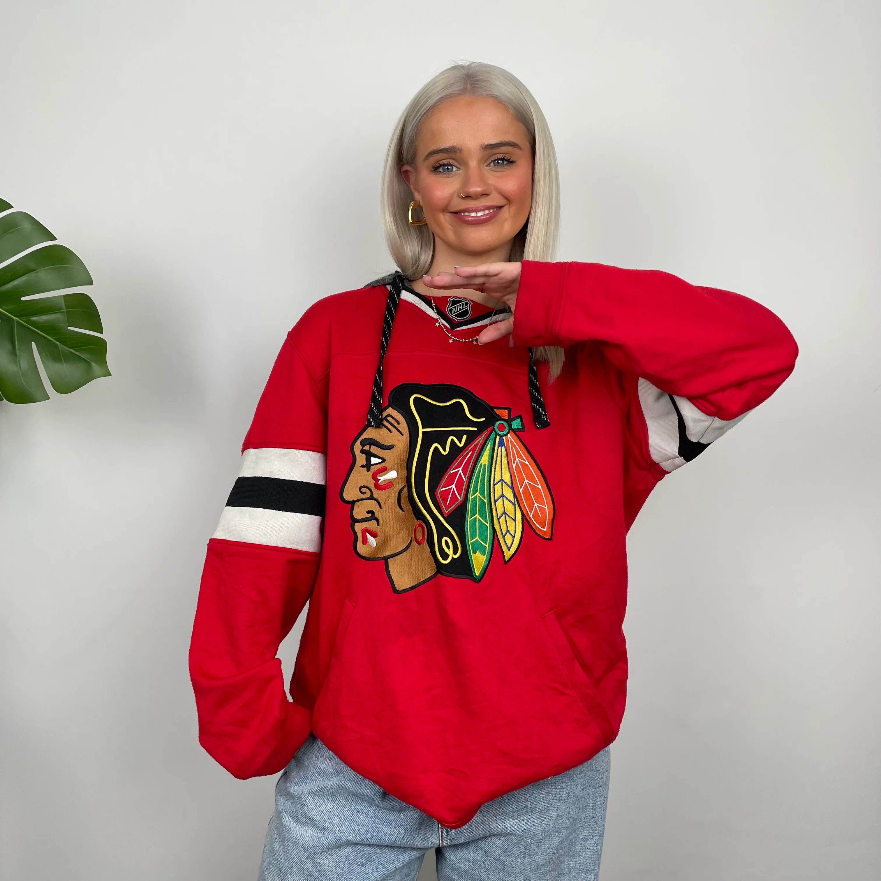 Chicago Black Hawks NHL Red  Embroidered Spell Out Hoodie (M) - Image 2