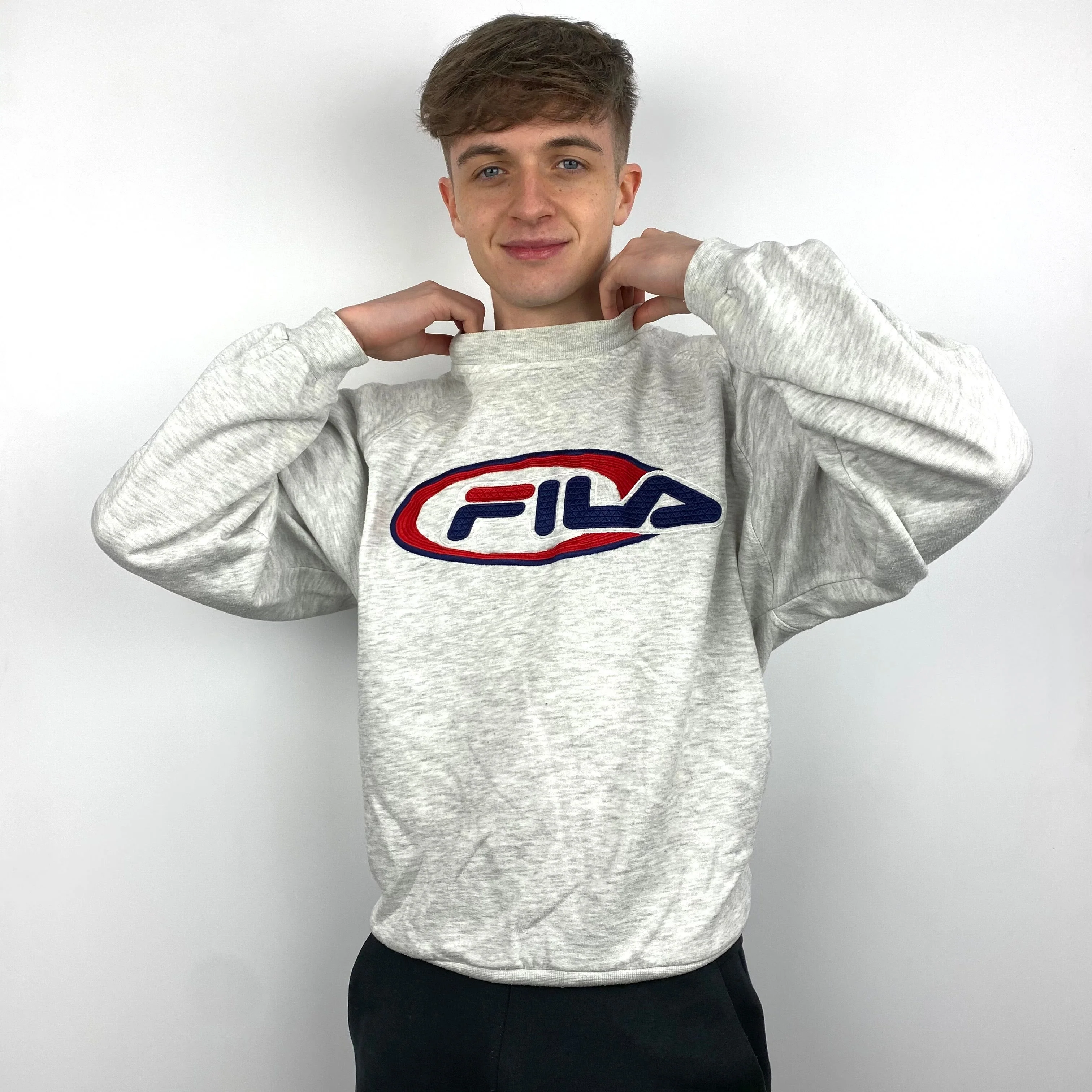 FILA 90s Grey Embroidered Spell Out Sweatshirt (M)
