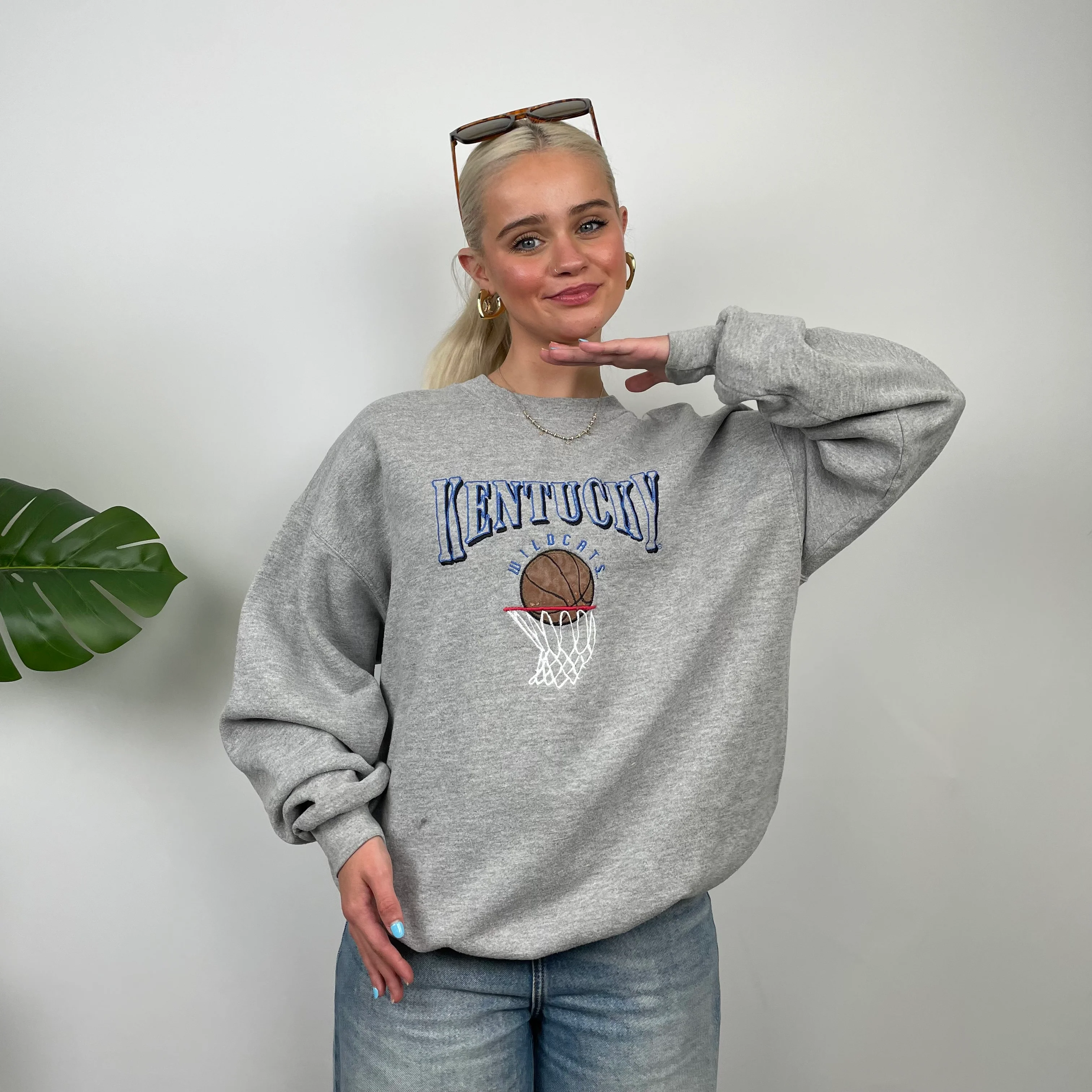Kentucky Wildcats USA College Grey Embroidered Spell Out Sweatshirt (L) - Image 2
