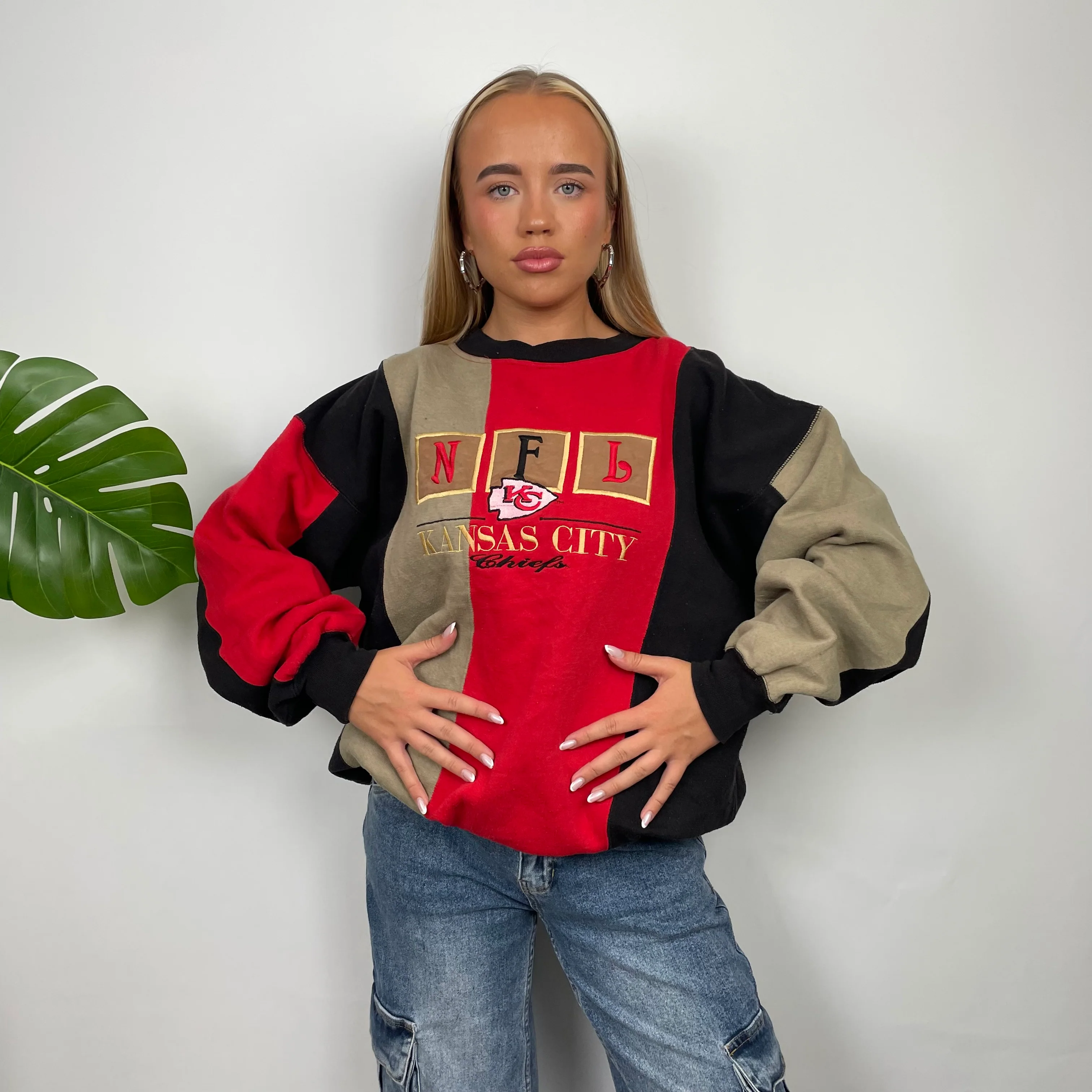 NFL Kansas City Chiefs Embroidered Spell Out Sweatshirt (L) - Image 2