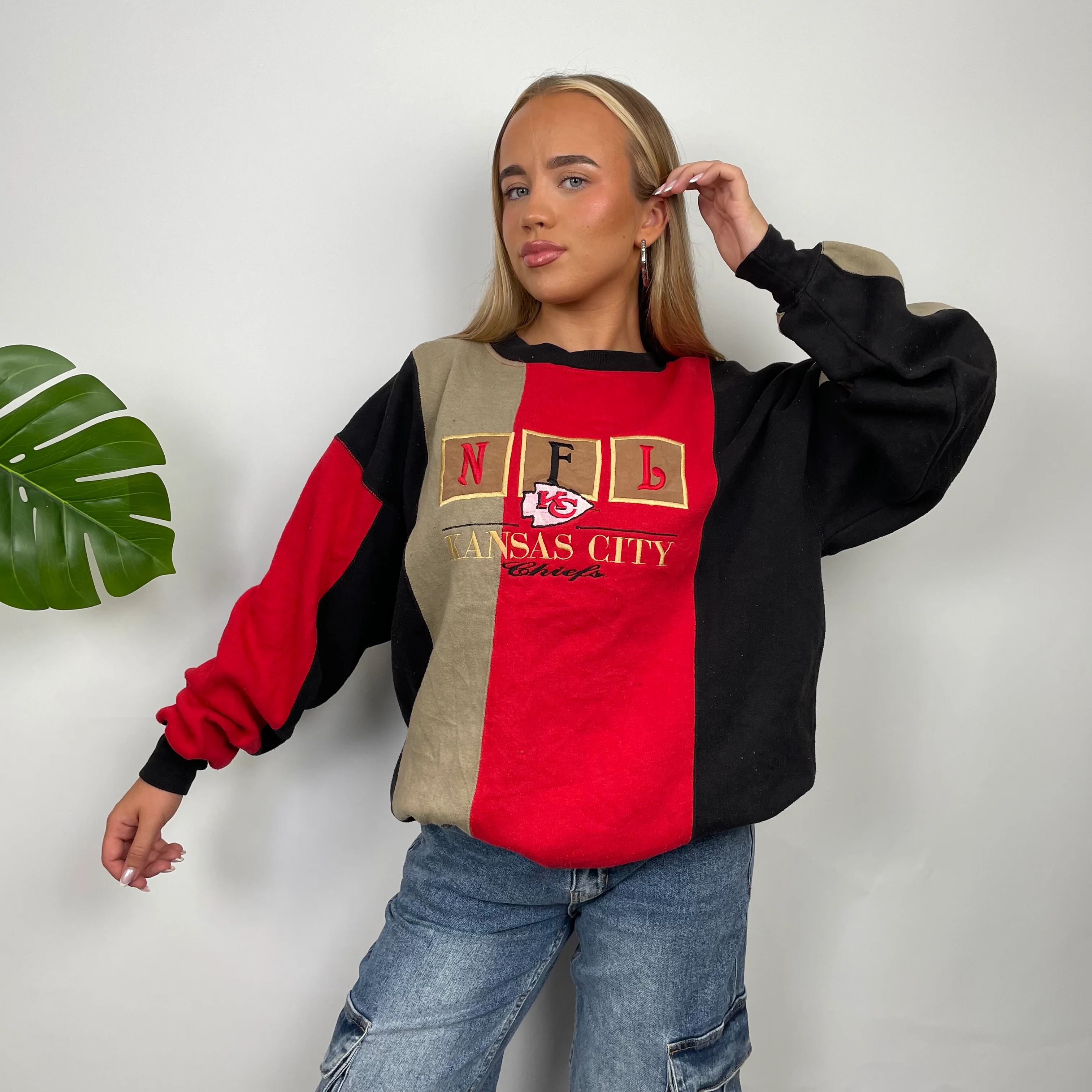 NFL Kansas City Chiefs Embroidered Spell Out Sweatshirt (L) - Image 4