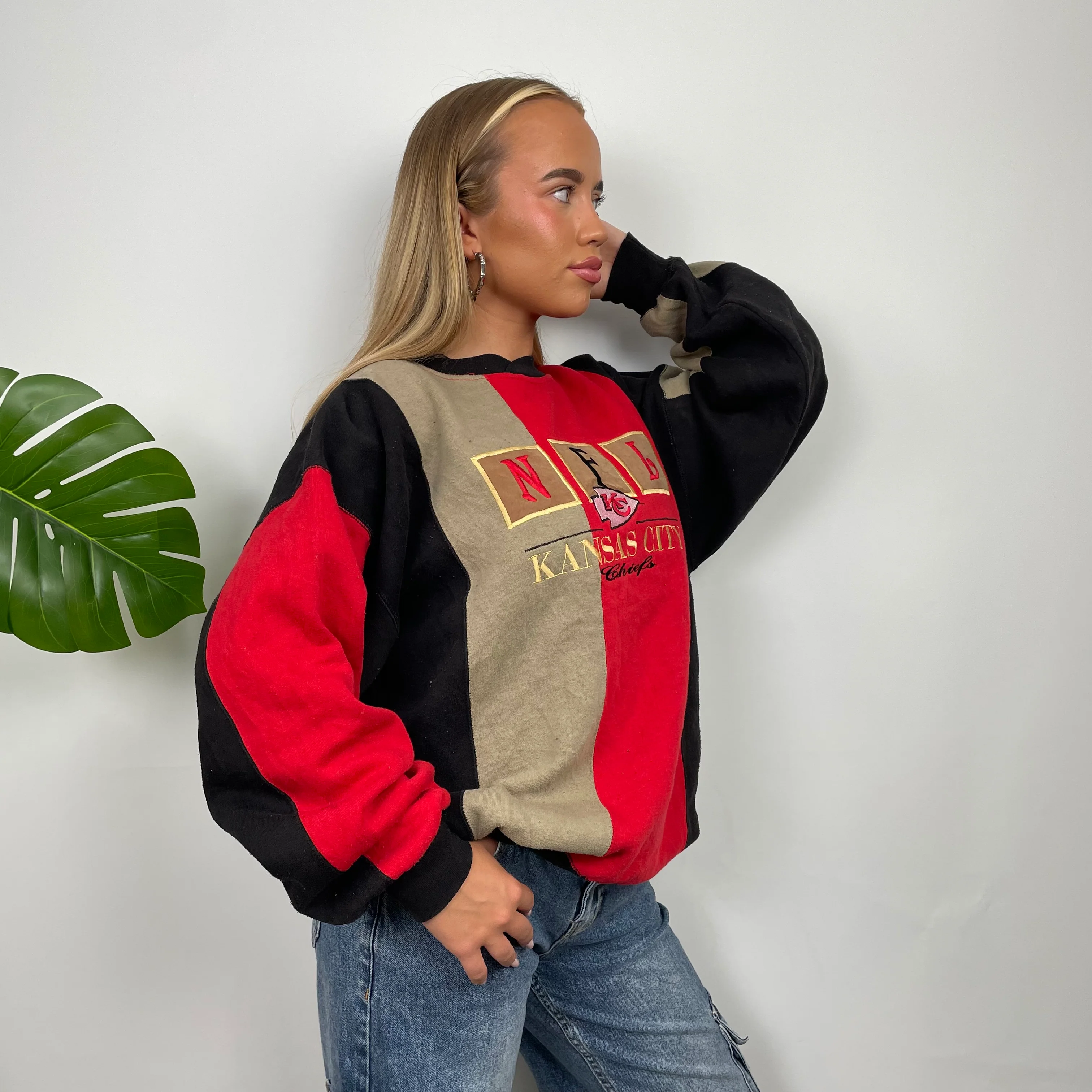 NFL Kansas City Chiefs Embroidered Spell Out Sweatshirt (L) - Image 5