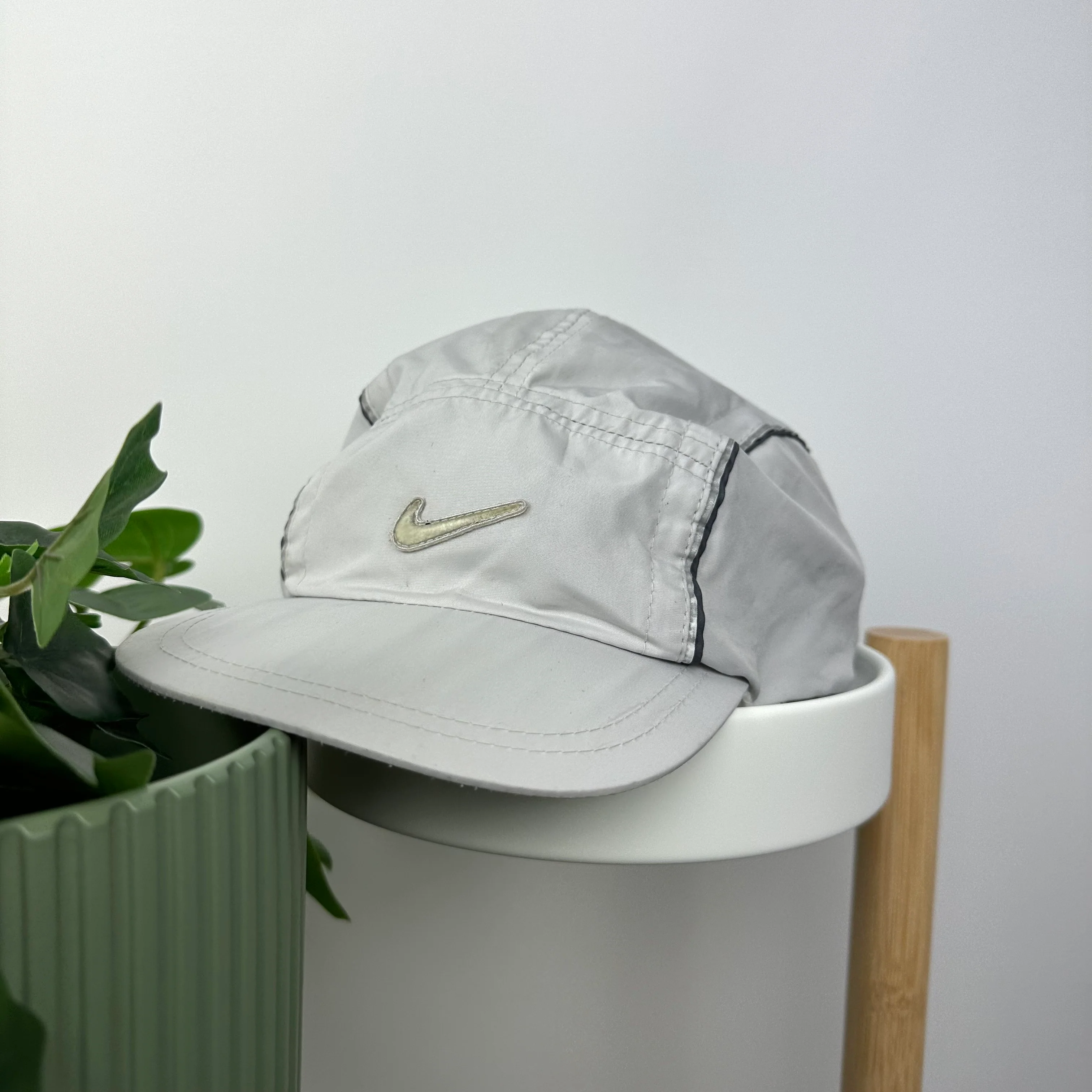 Nike Air Max Cap In Grey - Image 3
