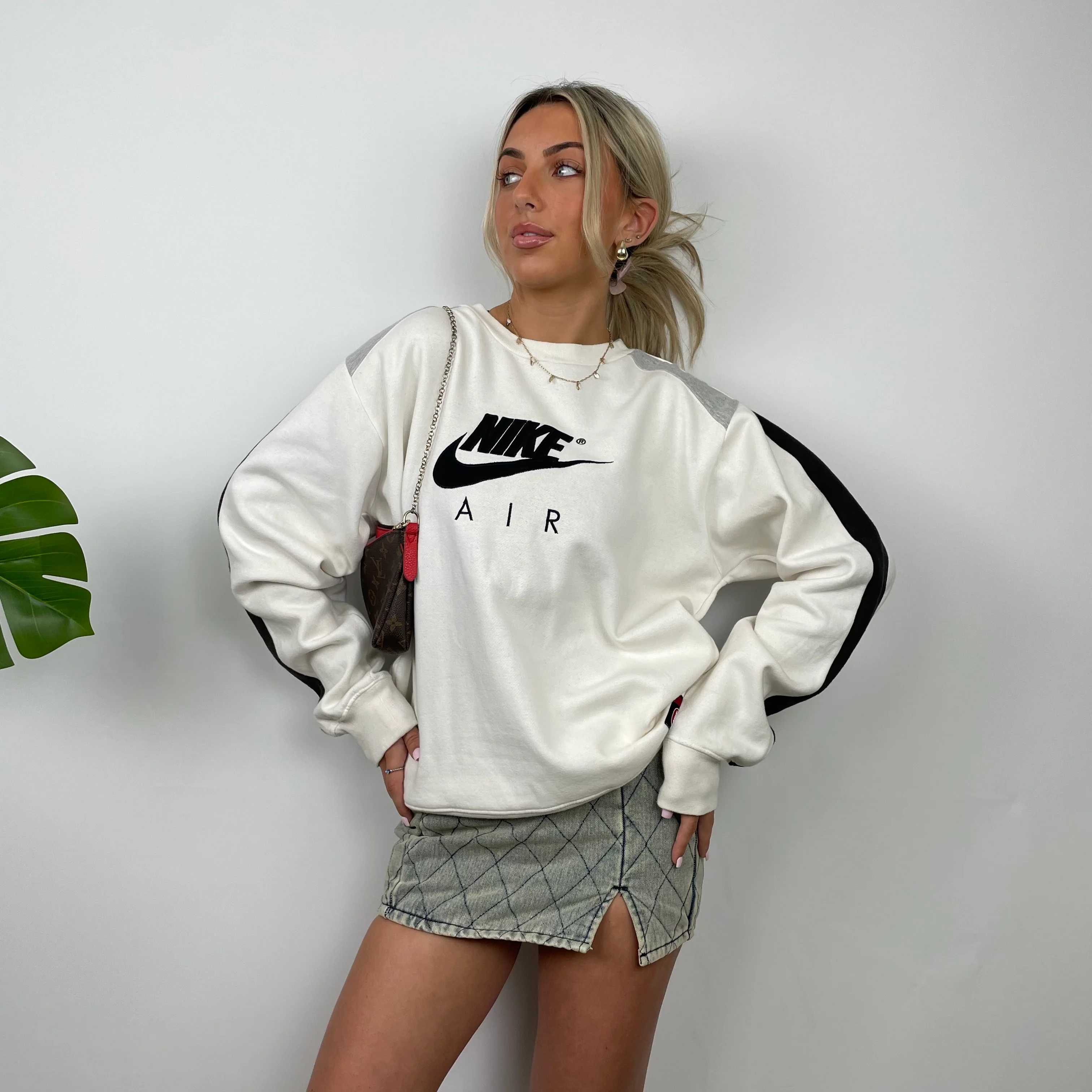 Nike Air RARE White Embroidered Spell Out Sweatshirt (M) - Image 10