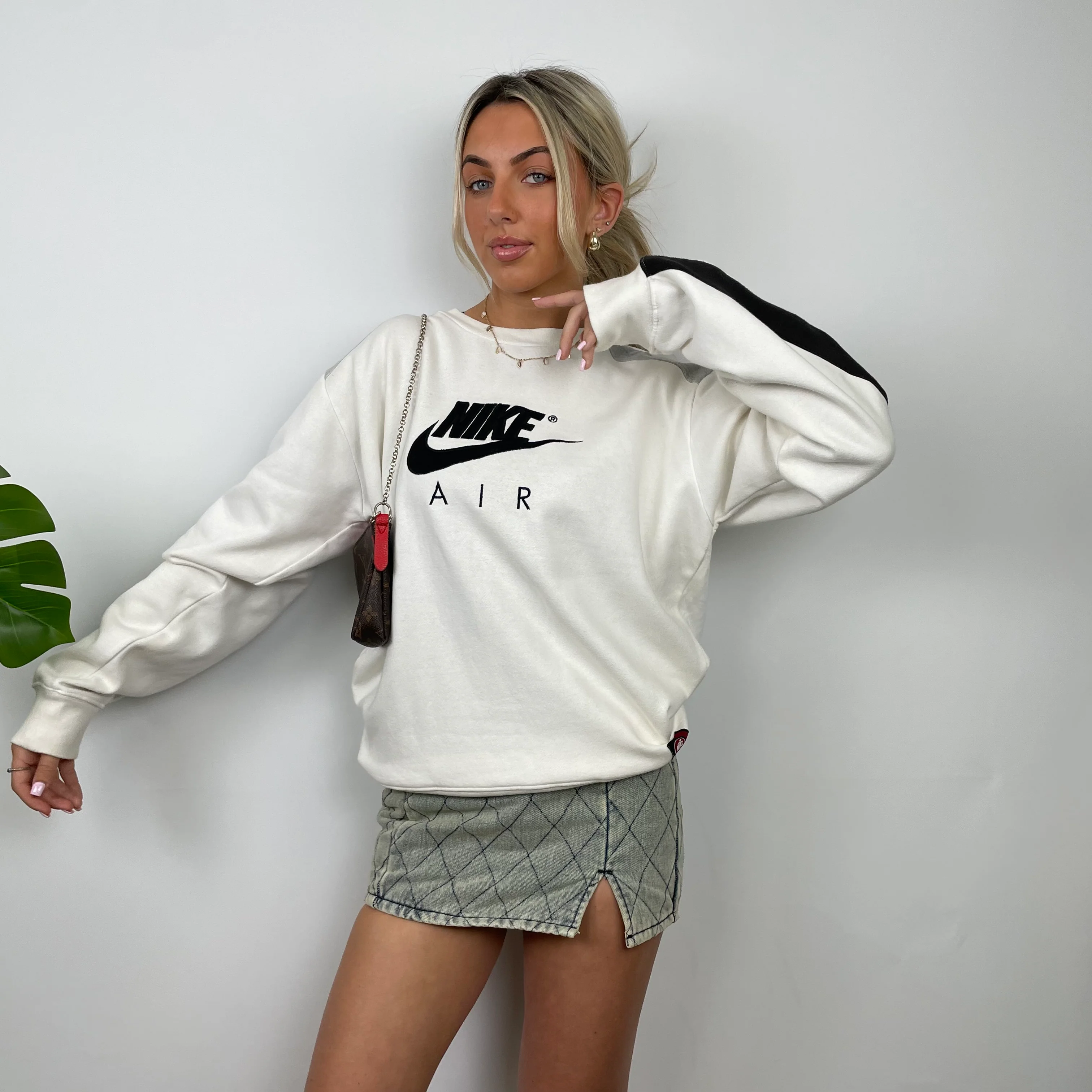 Nike Air RARE White Embroidered Spell Out Sweatshirt (M) - Image 2
