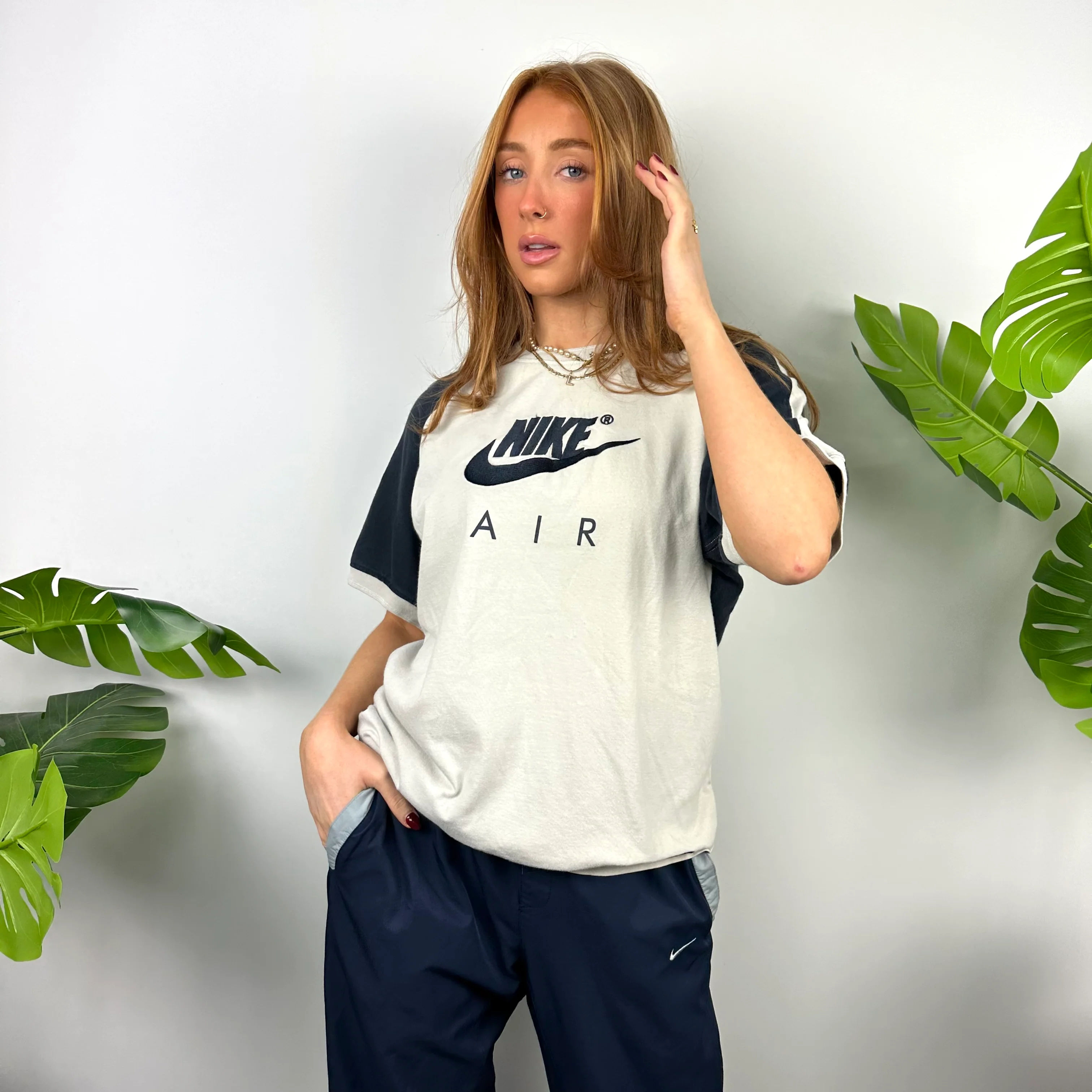 Nike Air White Embroidered Spell Out T Shirt (M) - Image 2