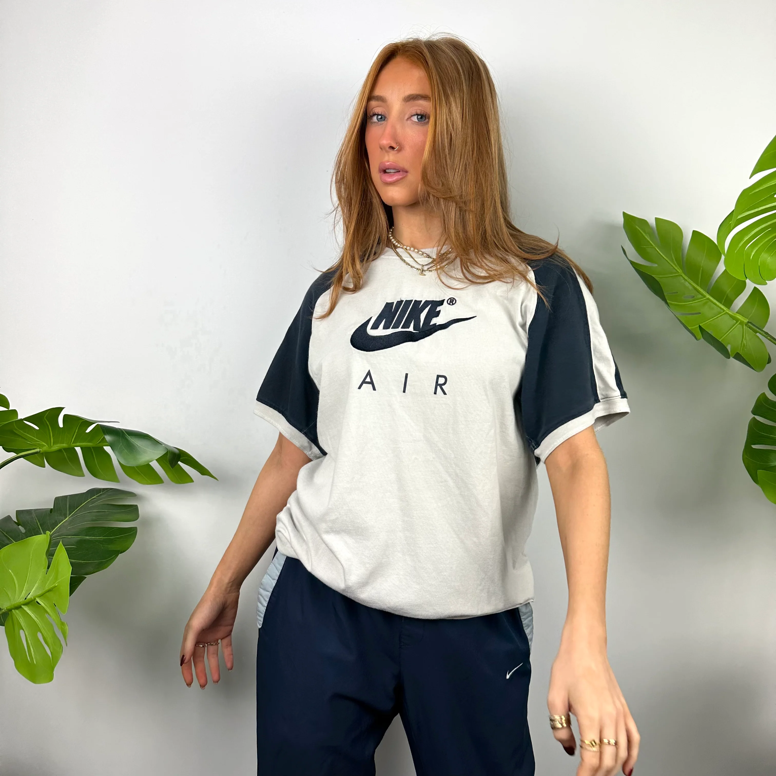 Nike Air White Embroidered Spell Out T Shirt (M) - Image 3