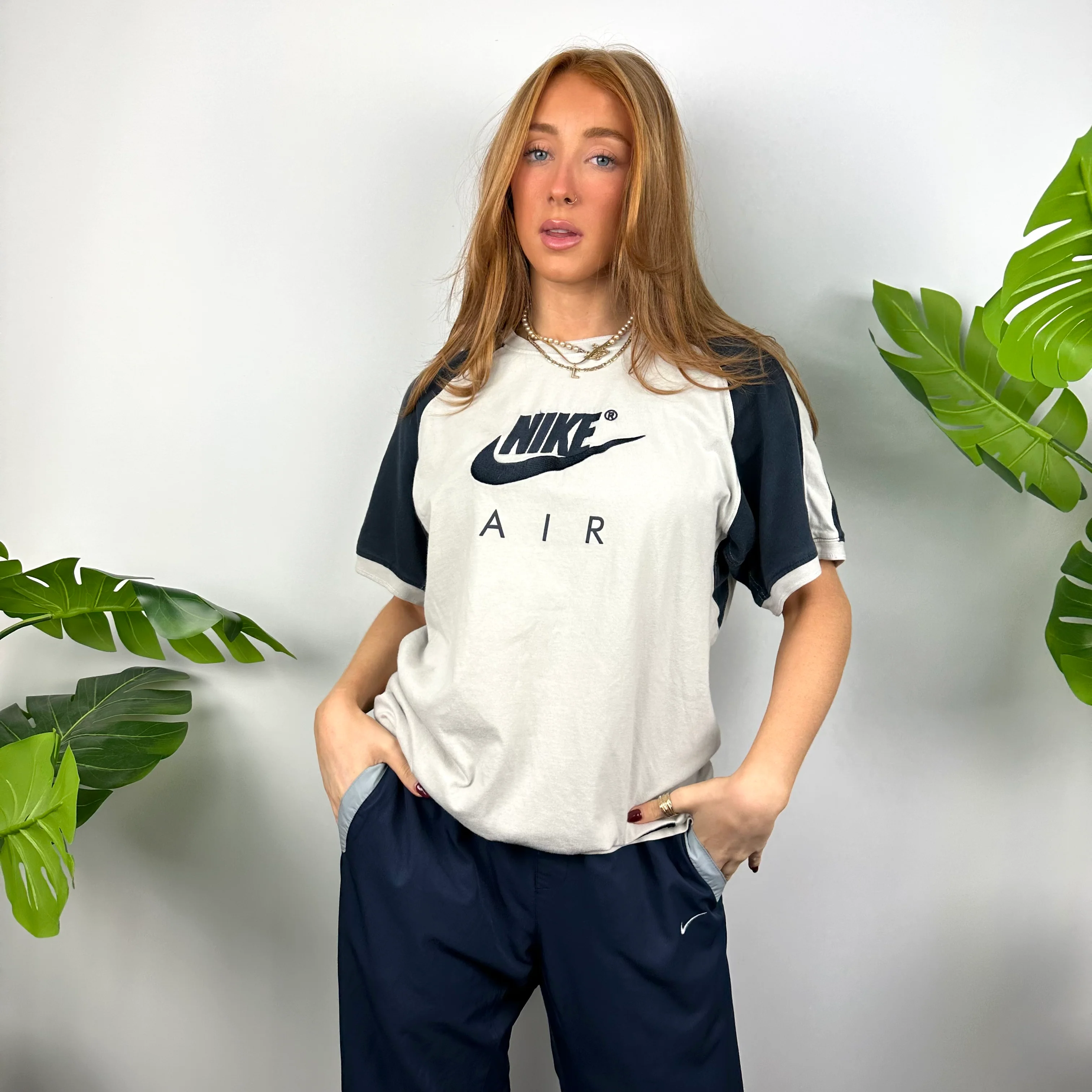 Nike Air White Embroidered Spell Out T Shirt (M) - Image 4