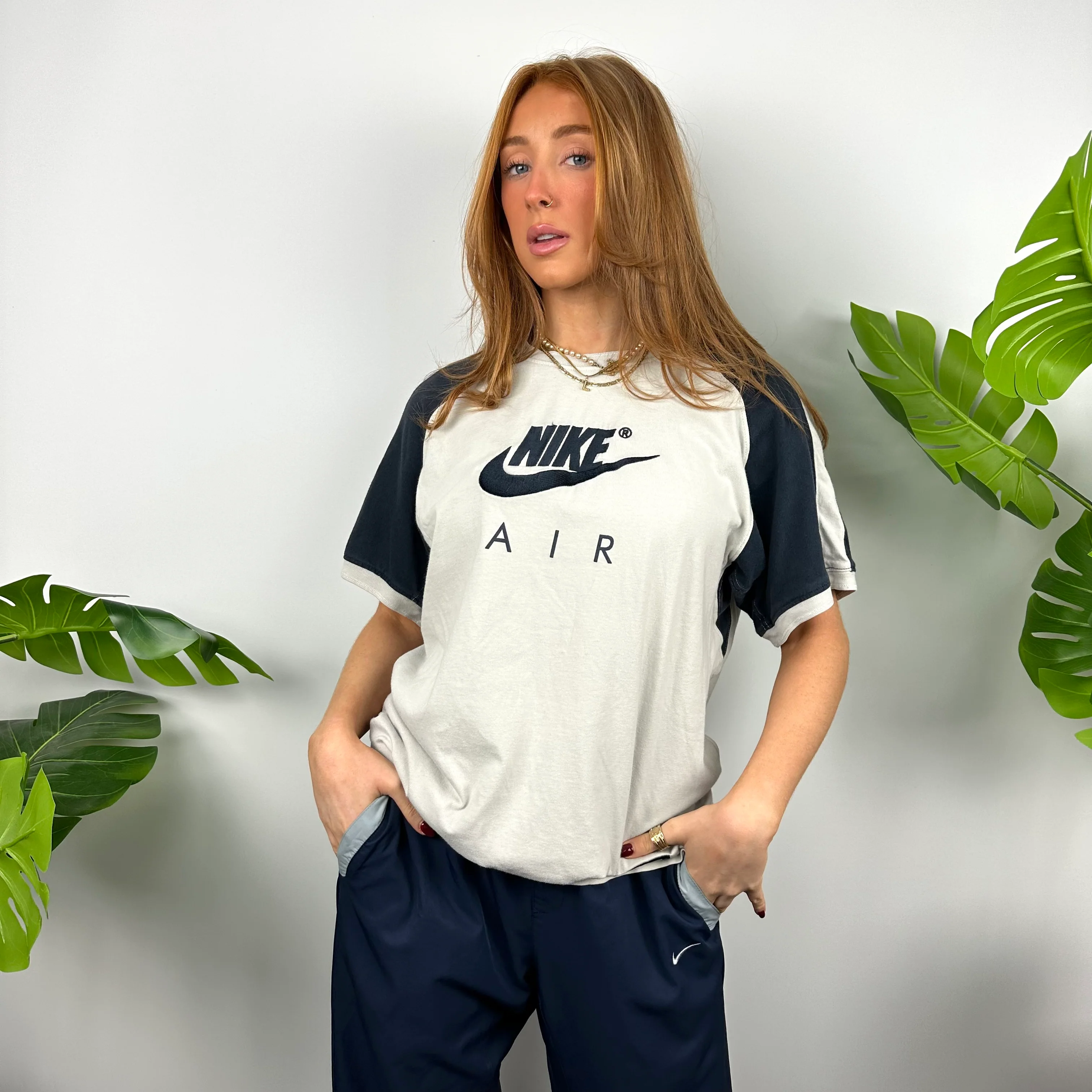 Nike Air White Embroidered Spell Out T Shirt (M) - Image 6