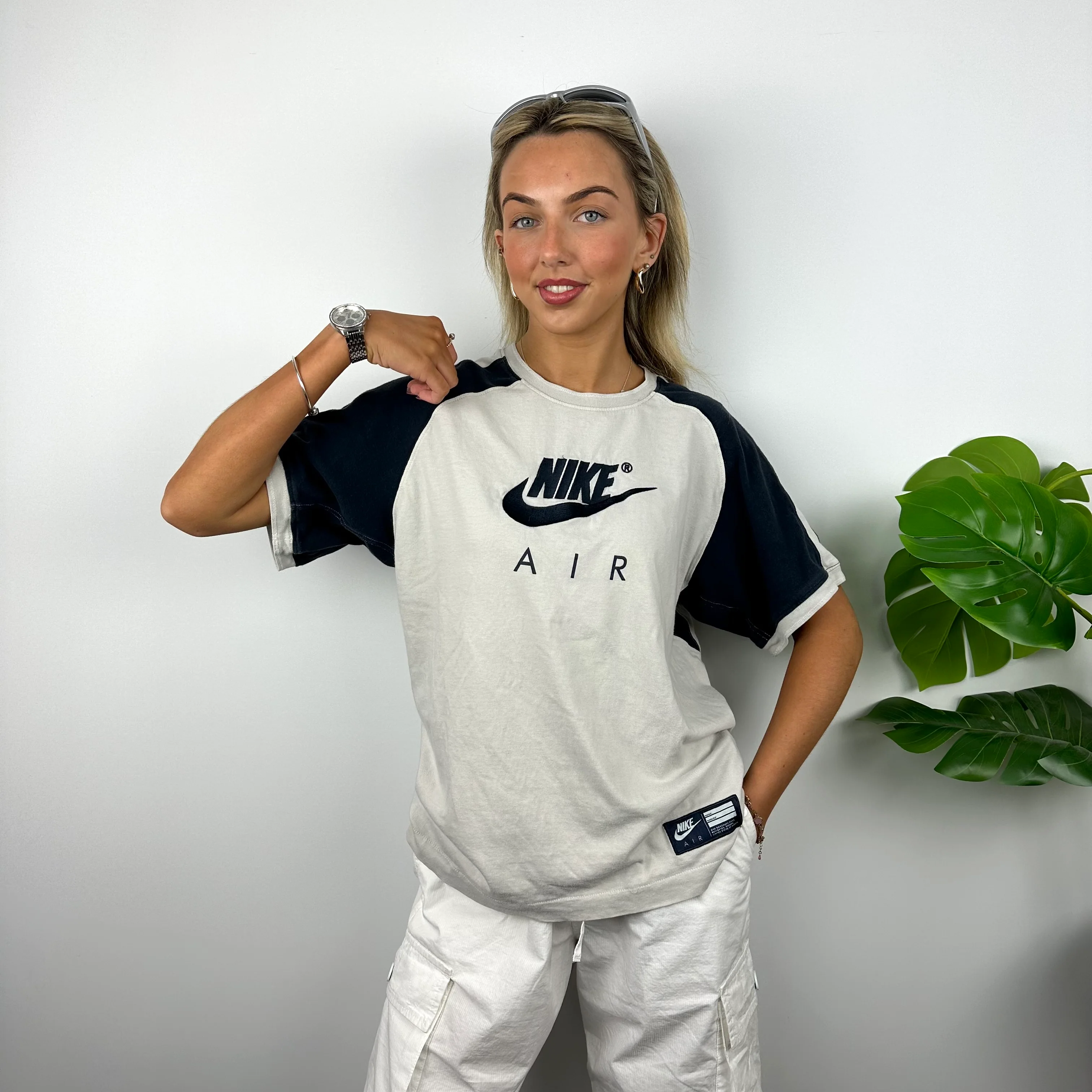 Nike Air White Embroidered Spell Out T Shirt (M) - Image 2
