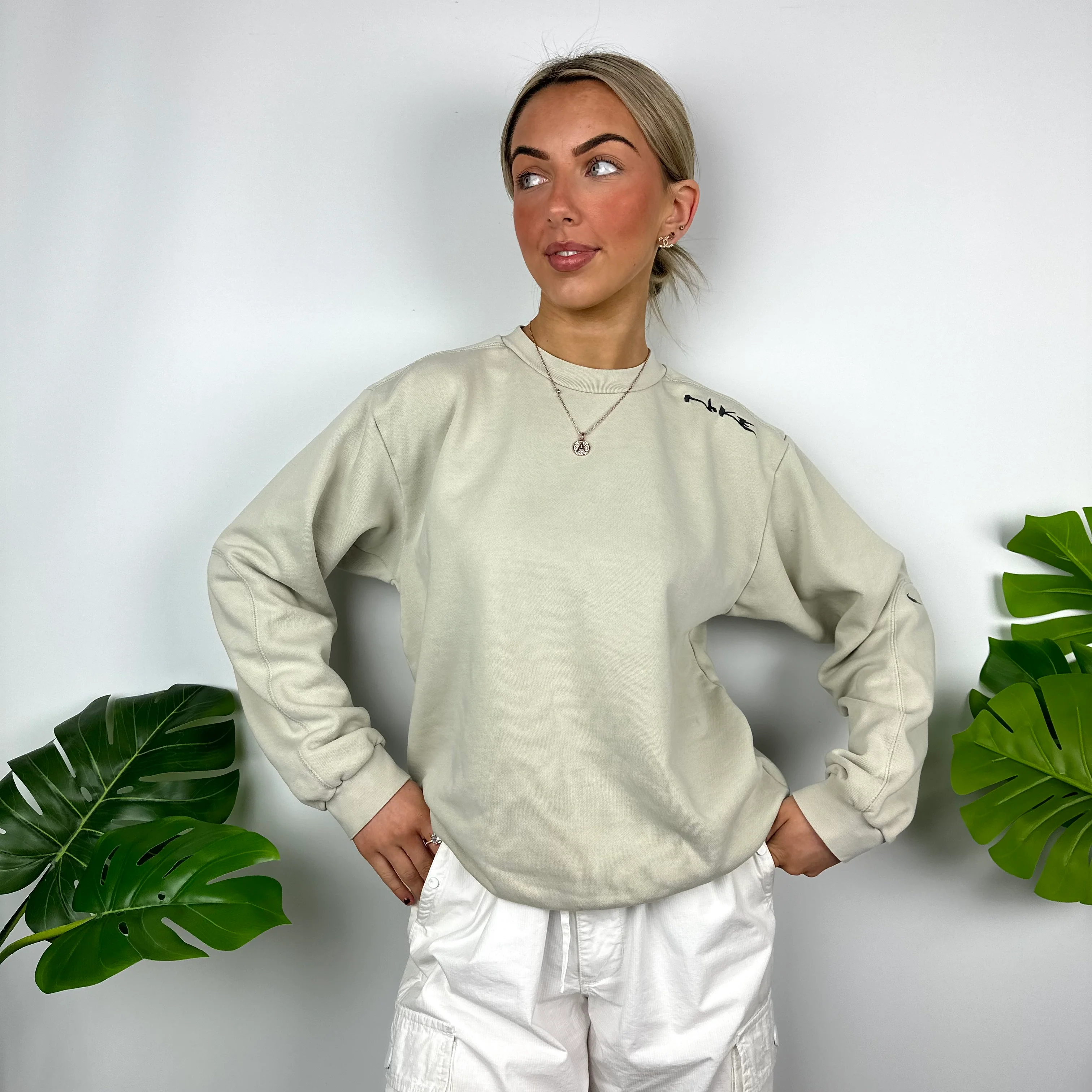 Nike Beige Embroidered Spell Out Sweatshirt (M) - Image 3