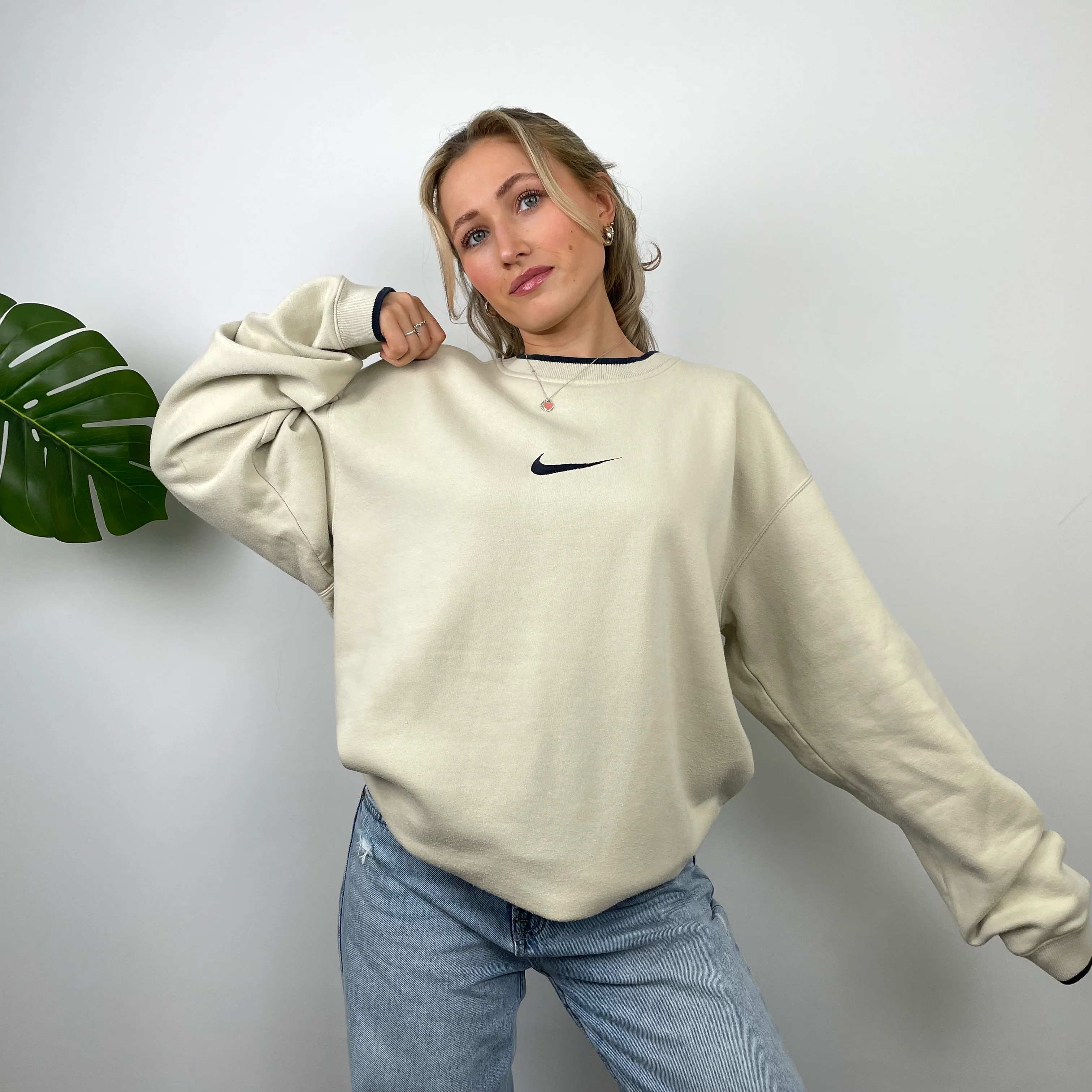 Nike Beige Embroidered Swoosh Sweatshirt (XL) - Image 5