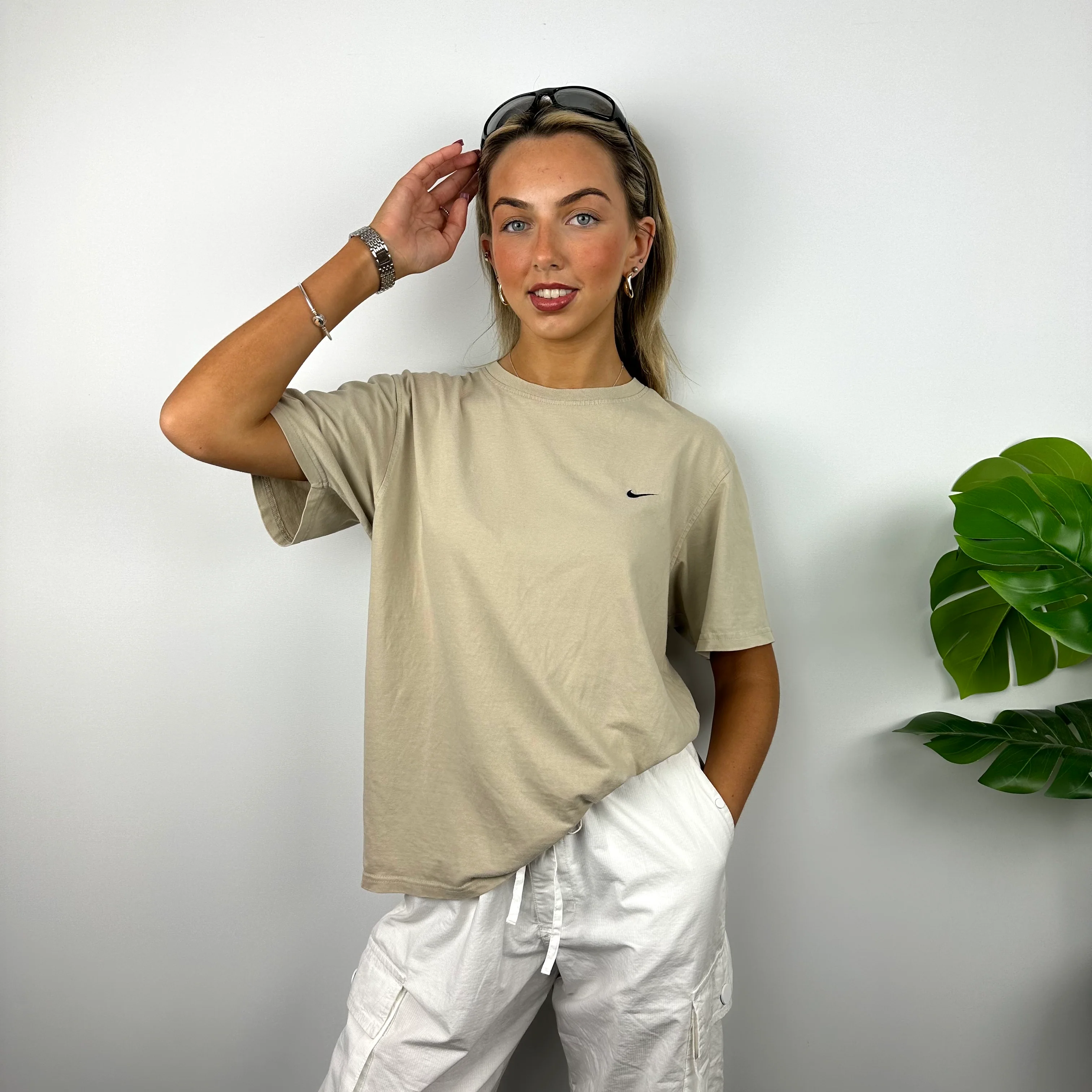 Nike Beige Embroidered Swoosh T Shirt (M) - Image 5