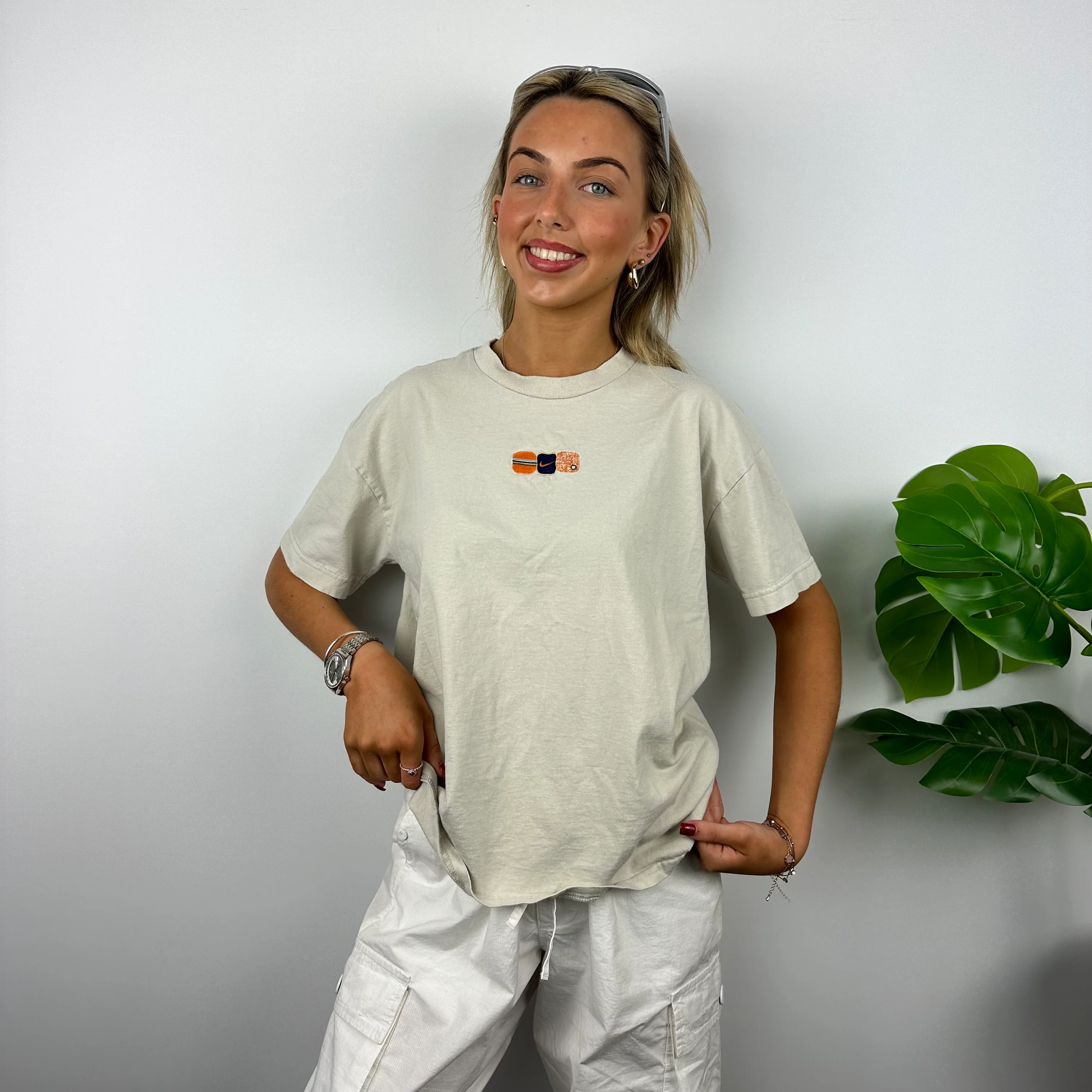 Nike Beige Embroidered Swoosh T Shirt (M) - Image 5