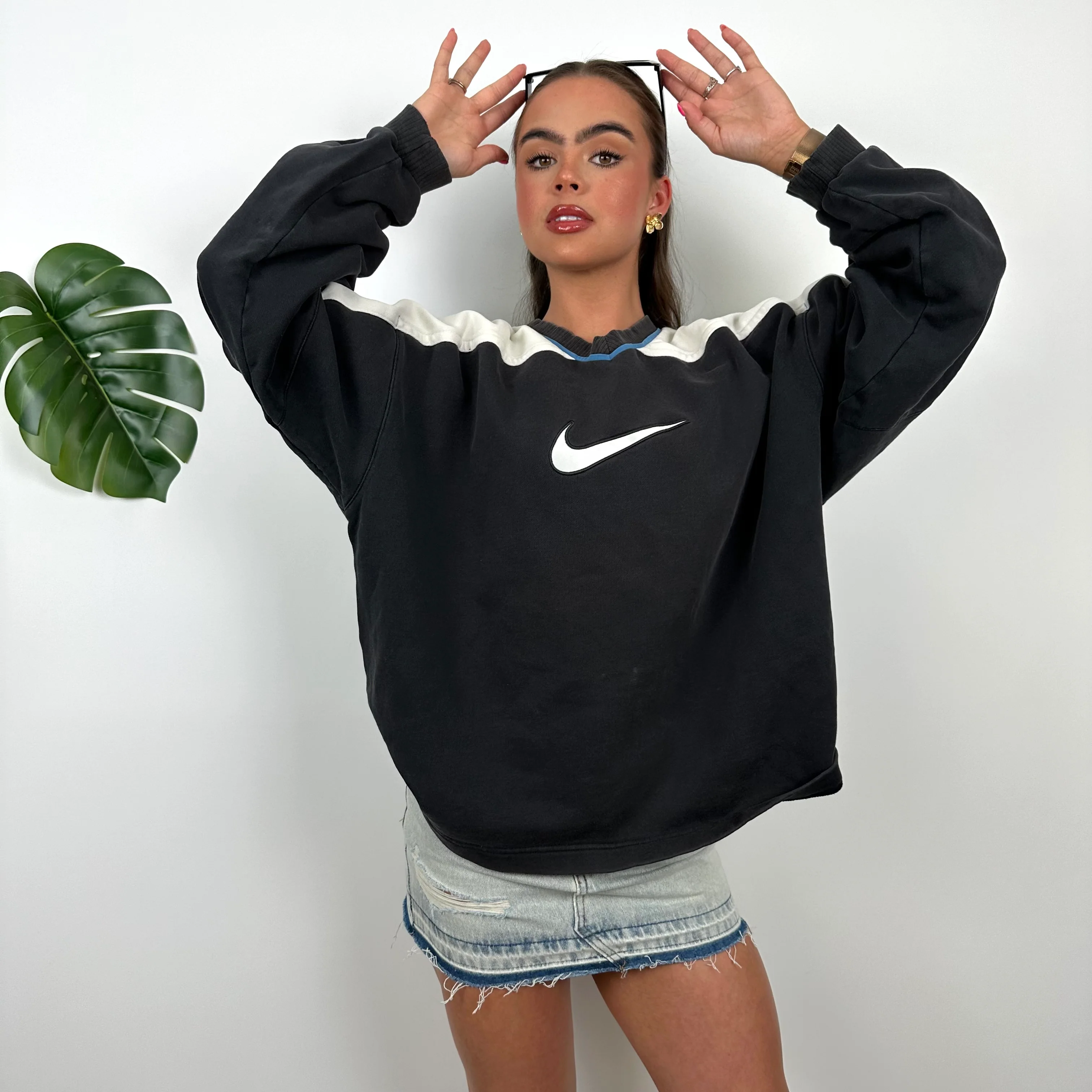 Nike Black Embroidered Centre Swoosh Sweatshirt (L) - Image 3