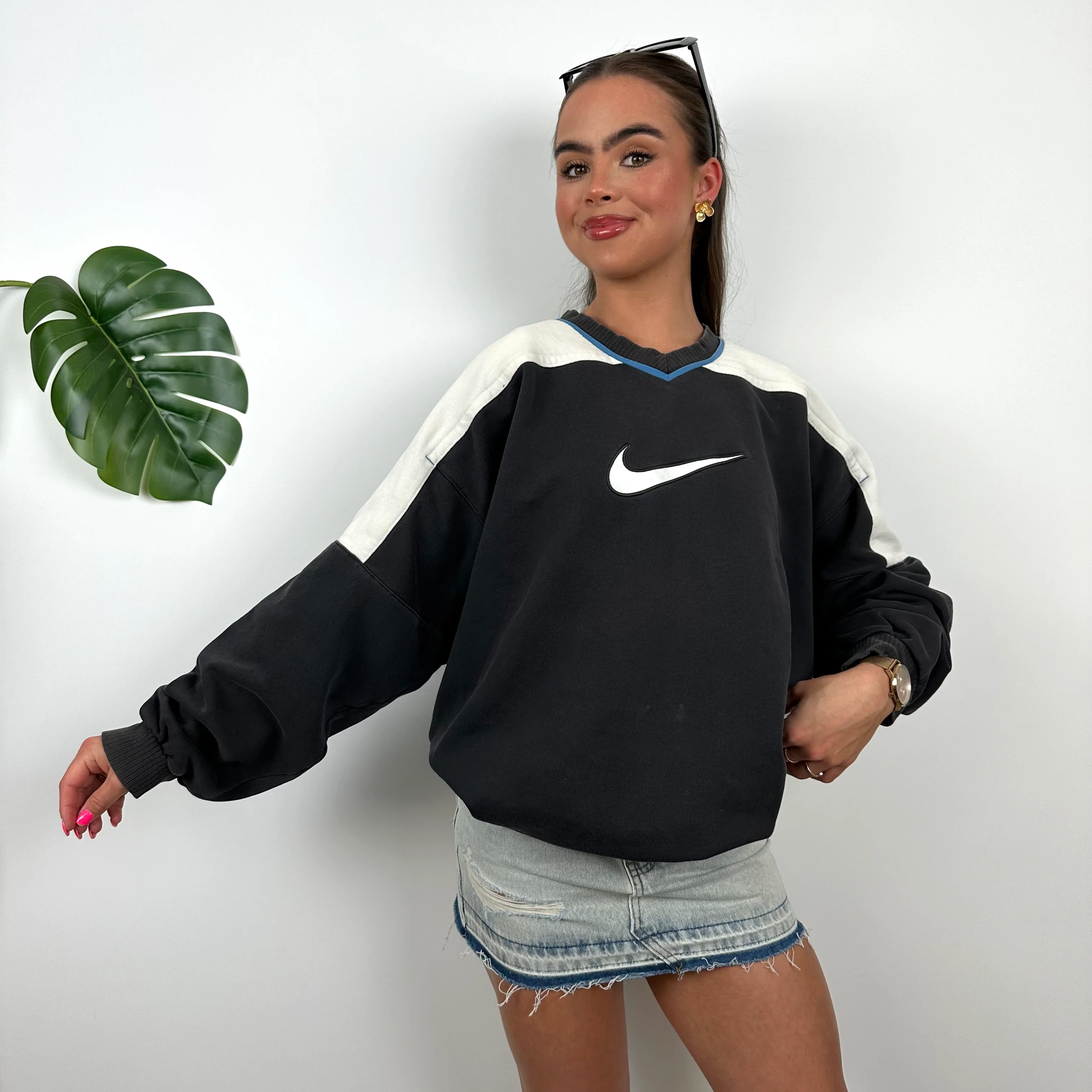 Nike Black Embroidered Centre Swoosh Sweatshirt (L) - Image 4