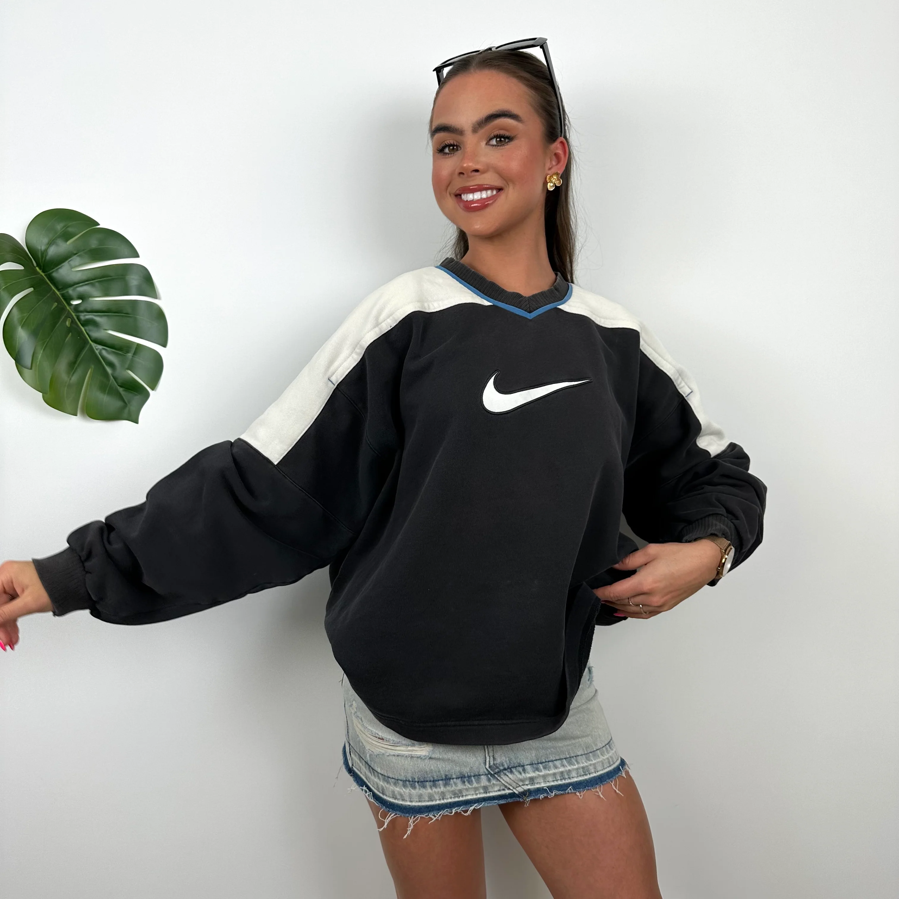 Nike Black Embroidered Centre Swoosh Sweatshirt (L) - Image 6