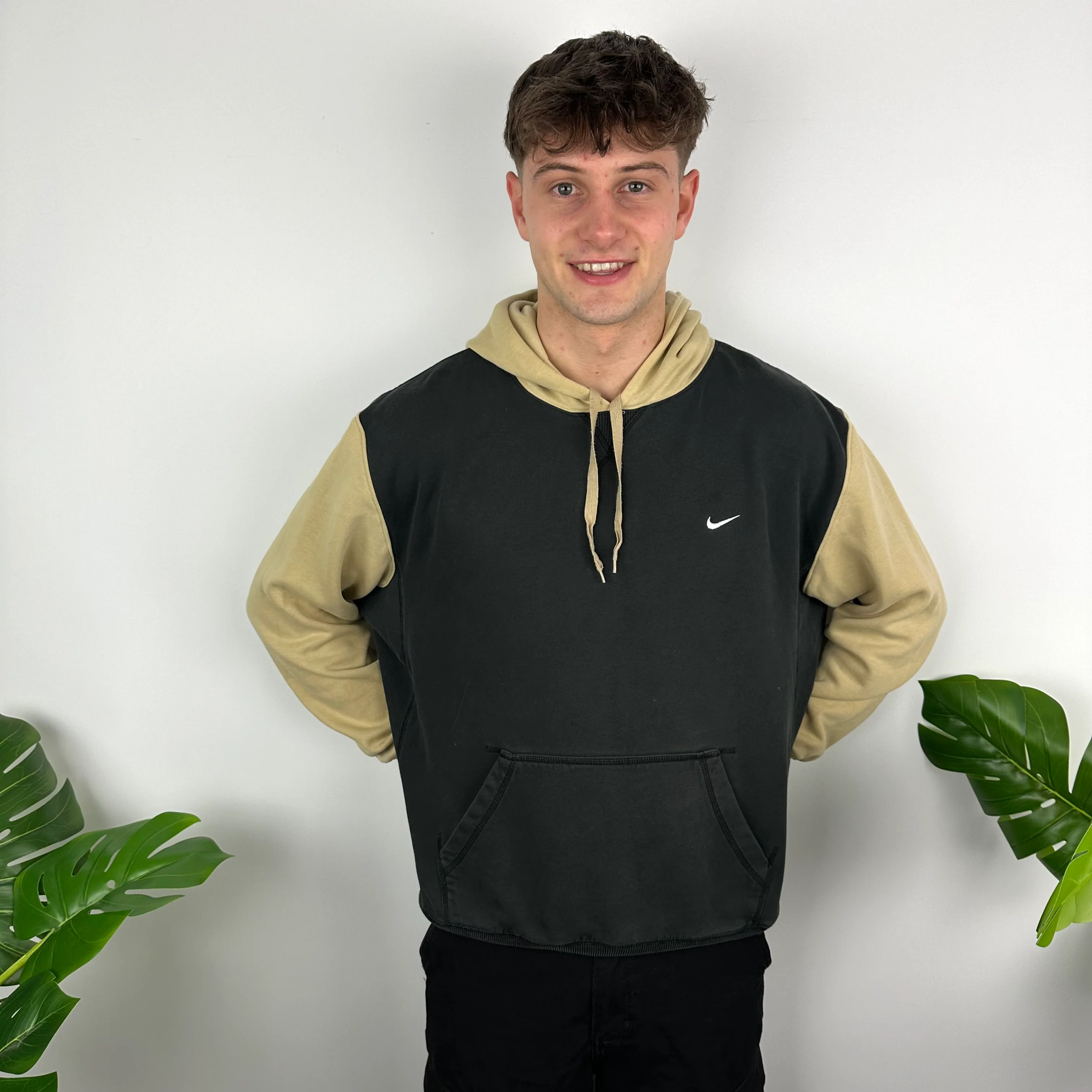 Nike Black Embroidered Swoosh Hoodie (L) - Image 3