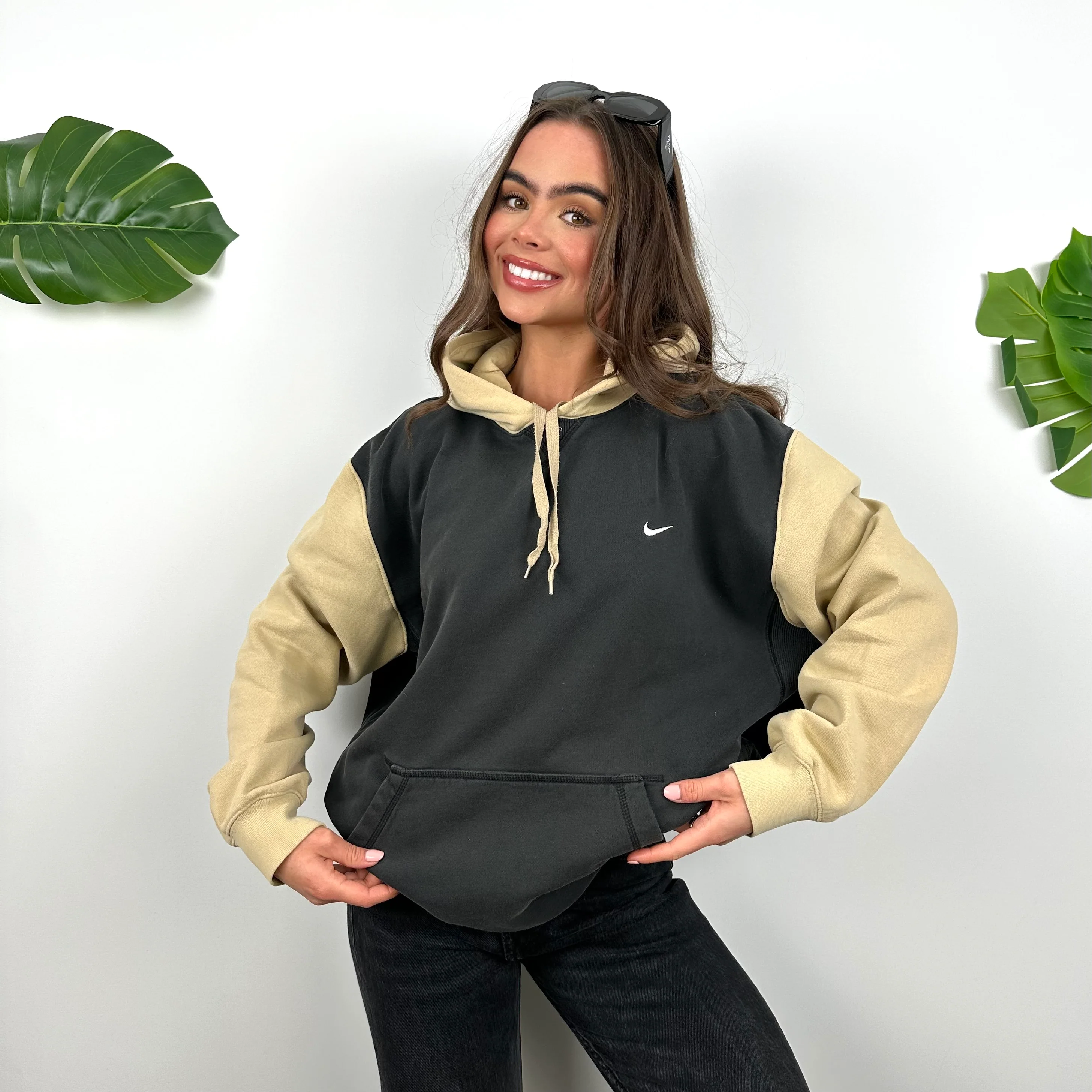 Nike Black Embroidered Swoosh Hoodie (L) - Image 3