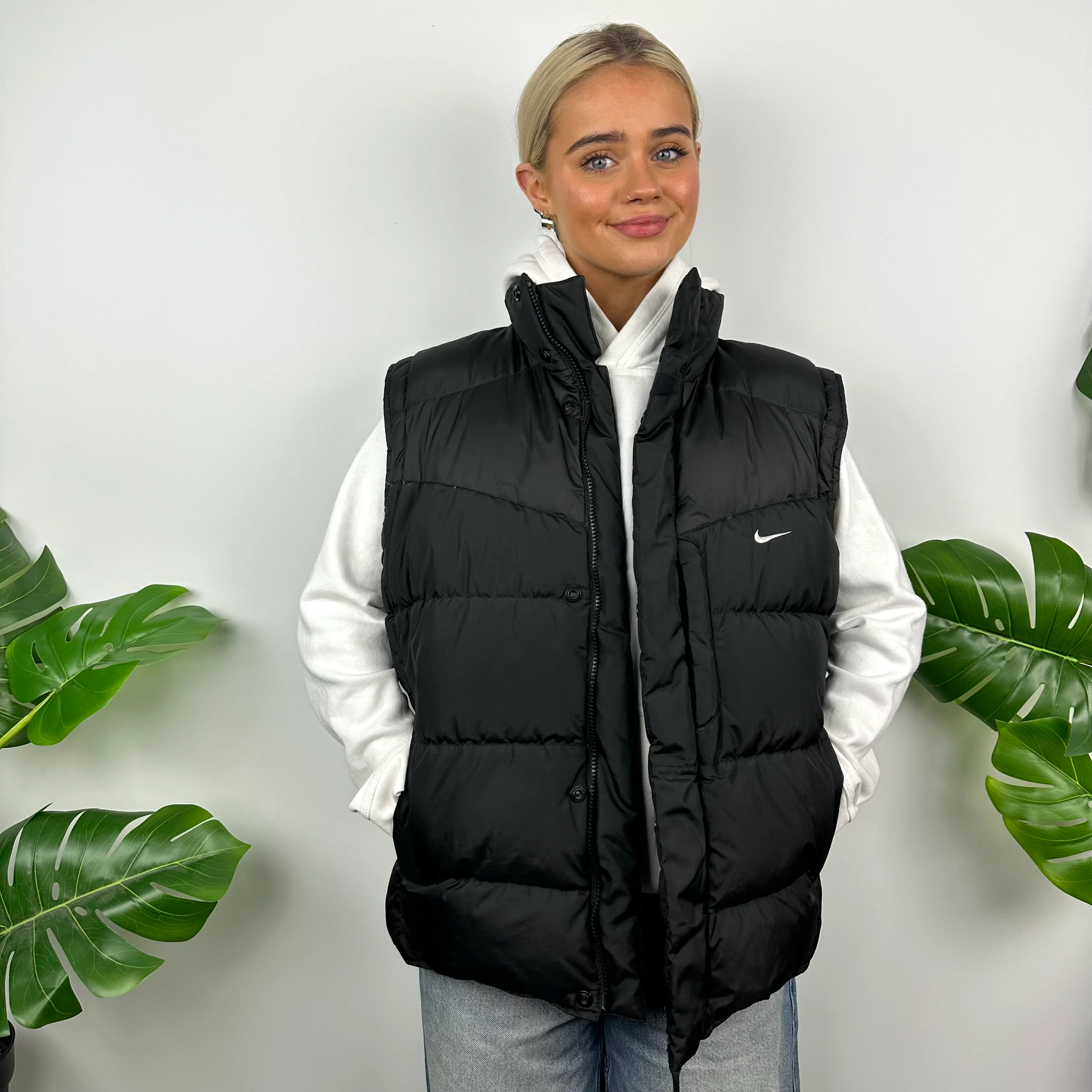 Nike Black Embroidered Swoosh Puffer Gilet (M) - Image 5