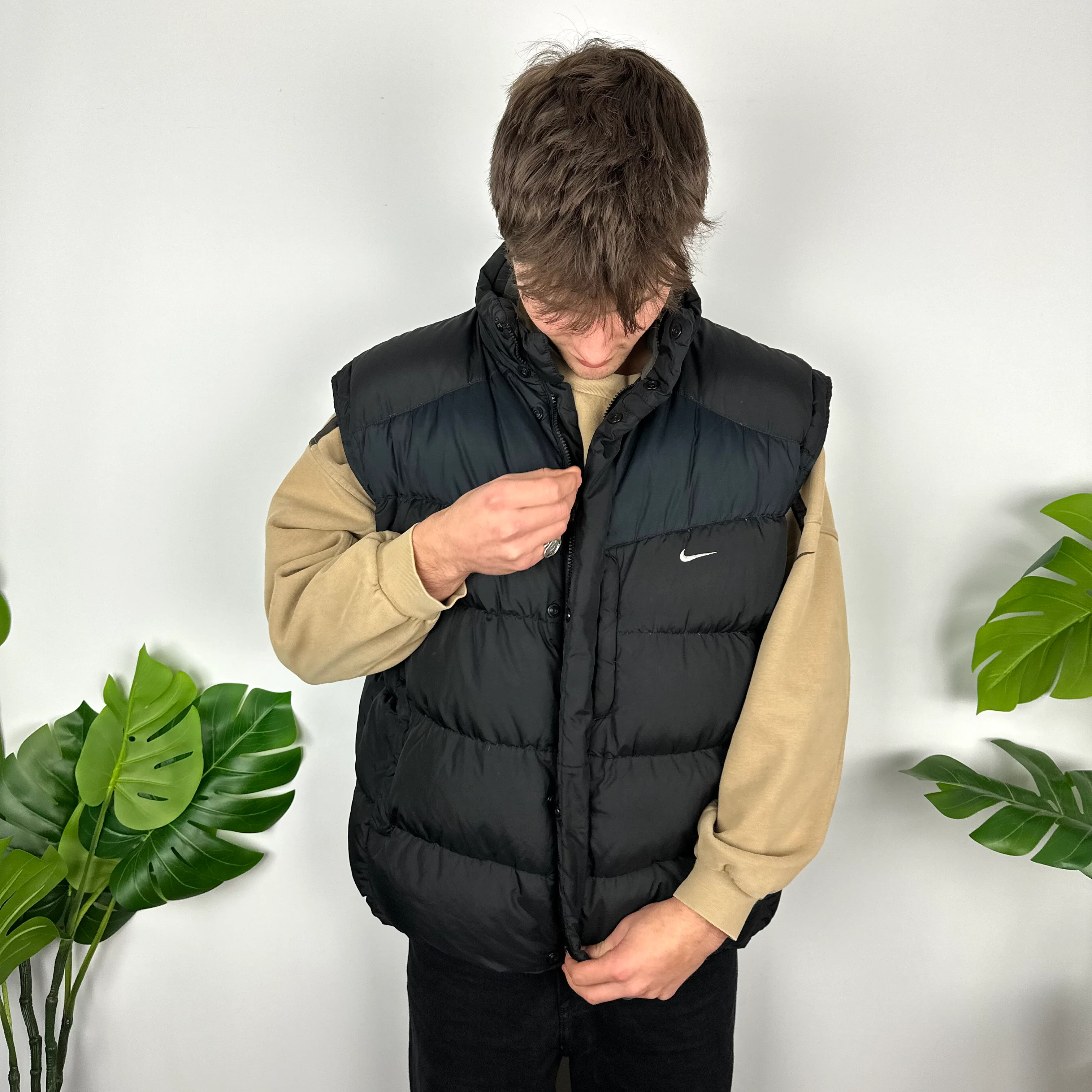 Nike Black Embroidered Swoosh Puffer Gilet (L) - Image 5