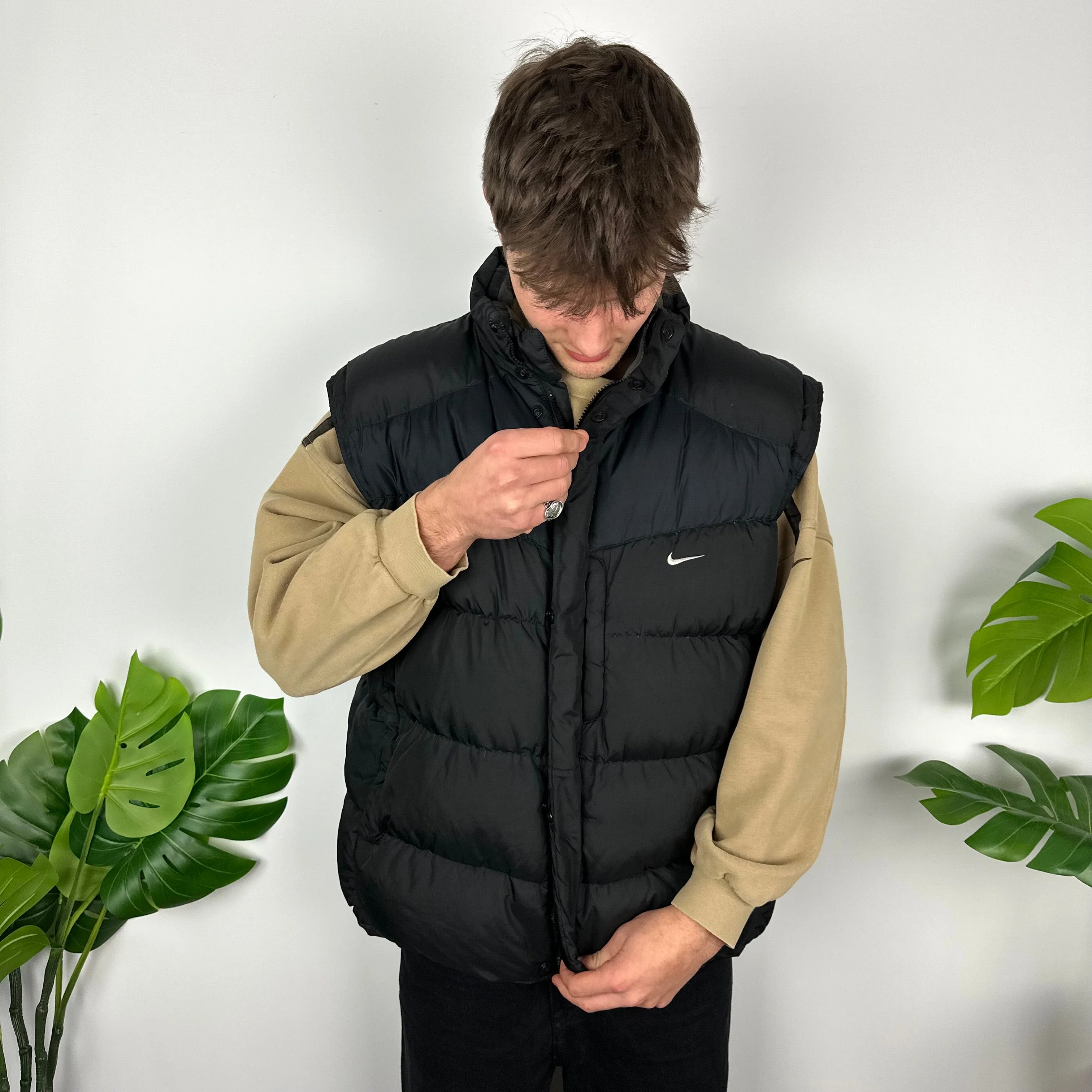 Nike Black Embroidered Swoosh Puffer Gilet (M) - Image 6