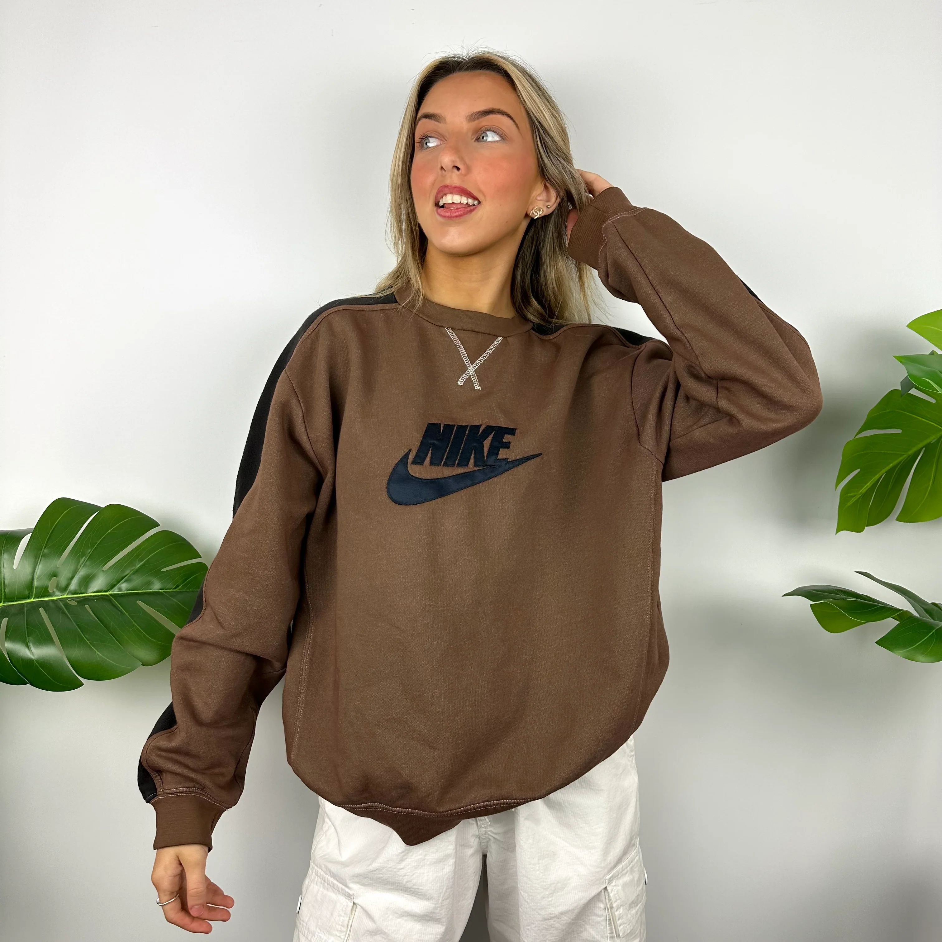 Nike Brown Embroidered Spell Out Sweatshirt (M) - Image 3