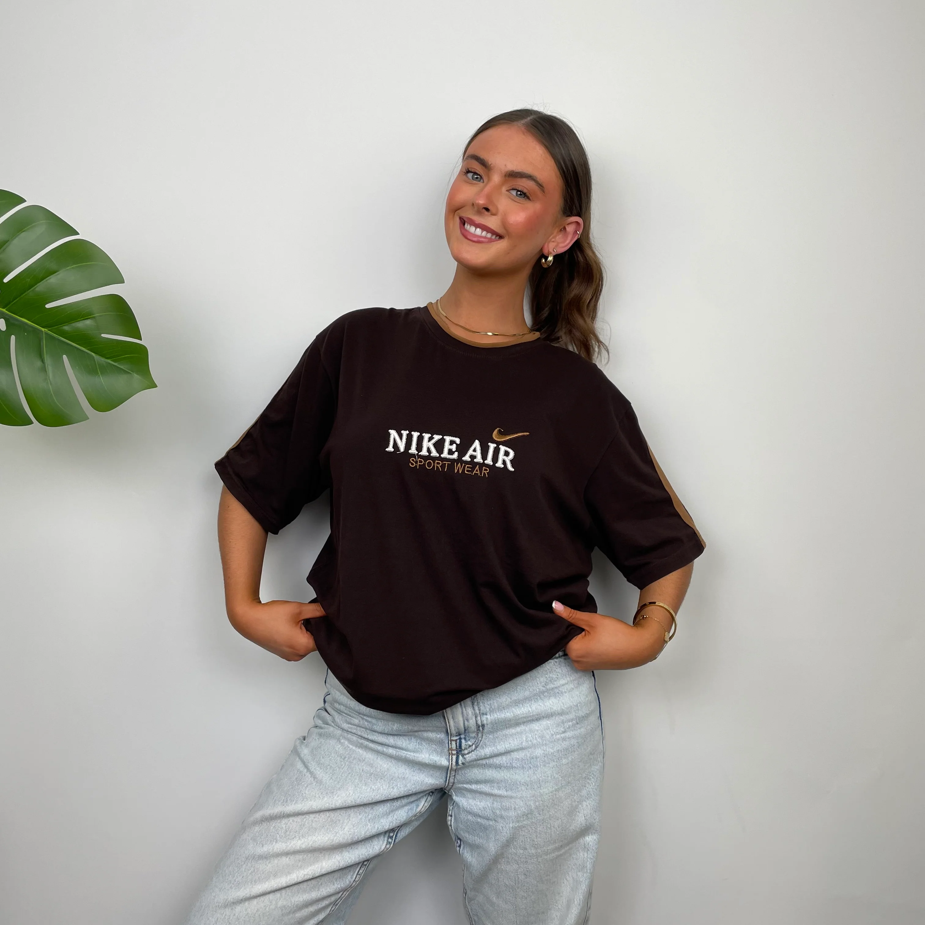 Nike Brown Spell Out T Shirt (L) - Image 4