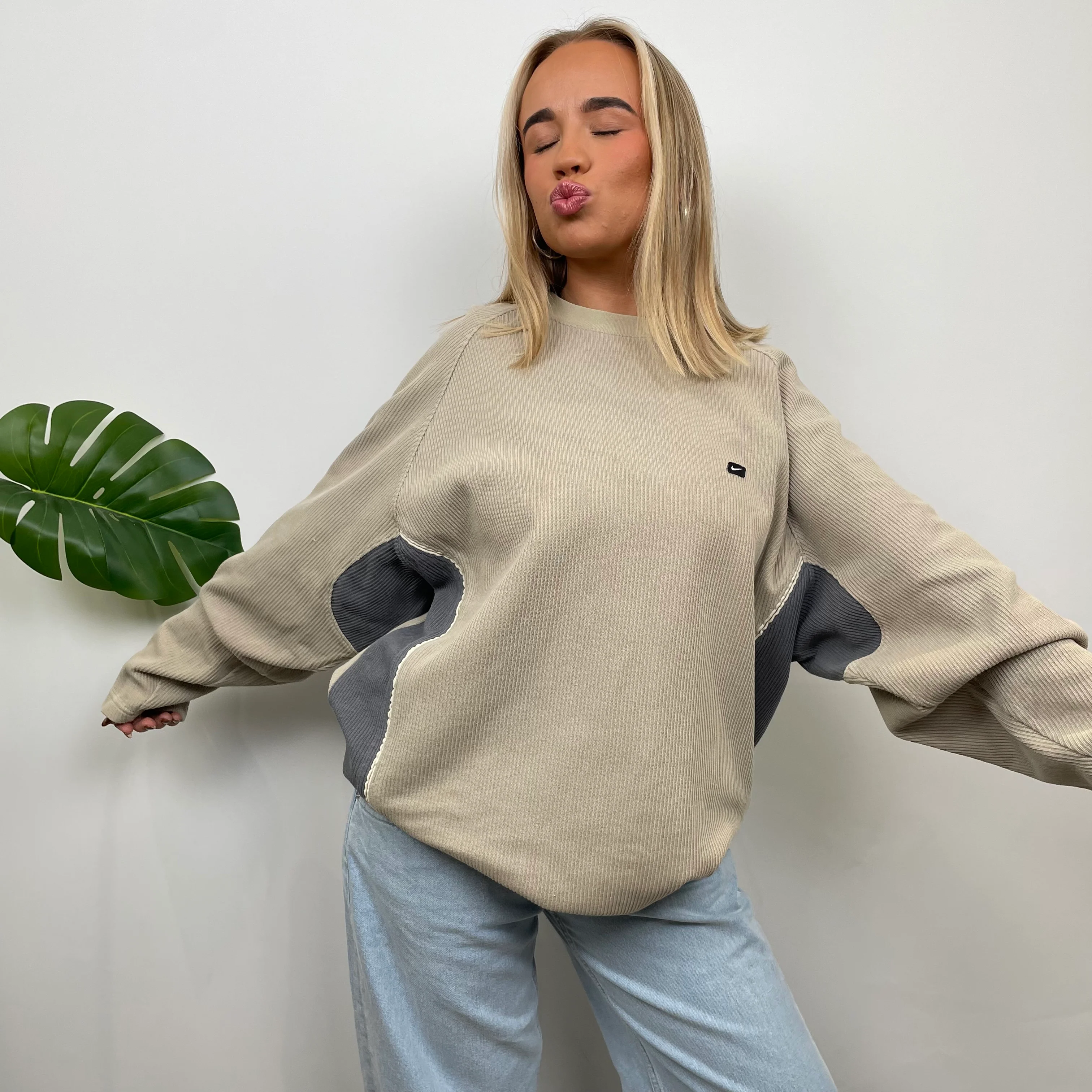 Nike Coffee Embroidered Swoosh Sweatshirt (XL) - Image 7