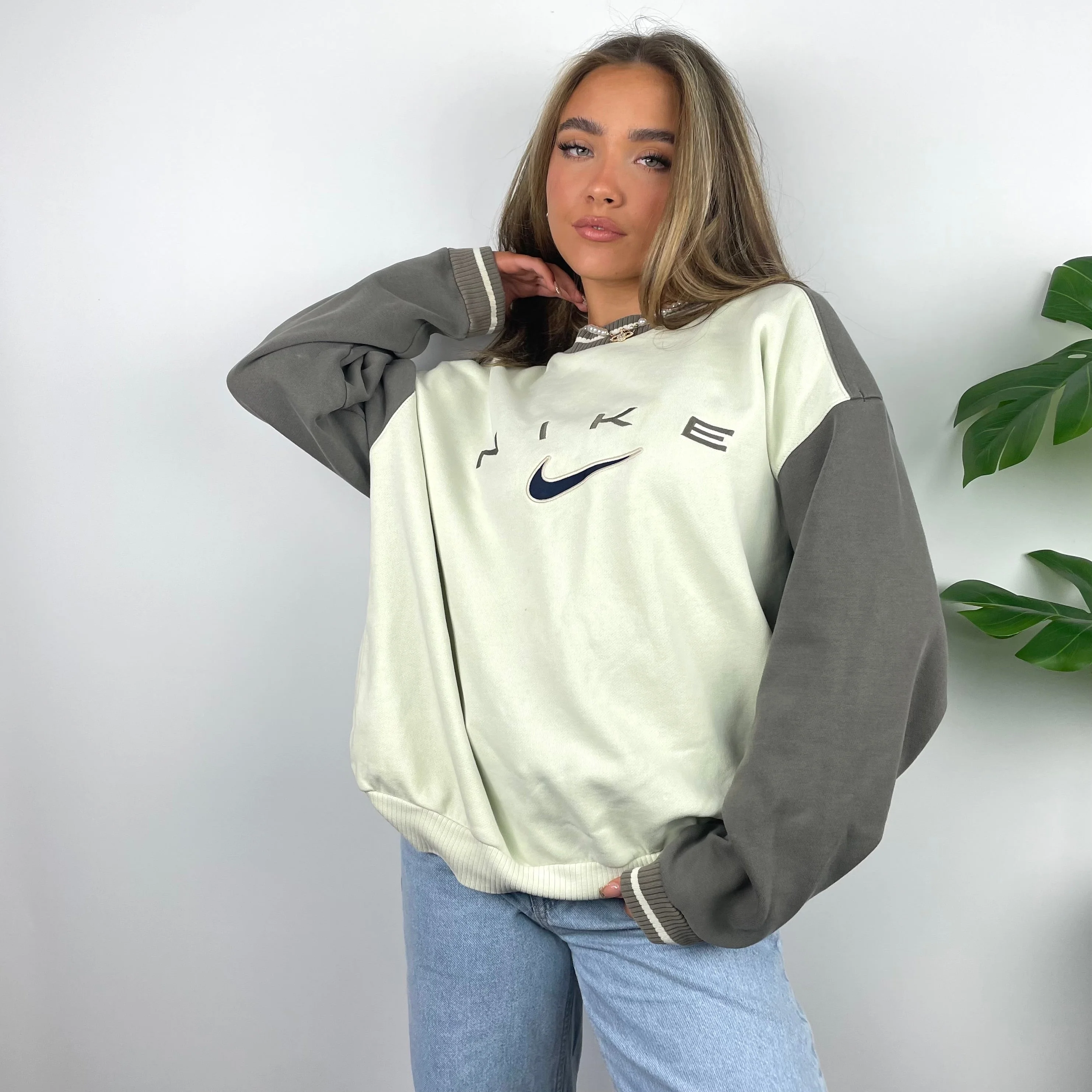 Nike Cream & Brown Embroidered Spell Out Sweatshirt (XL) - Image 2