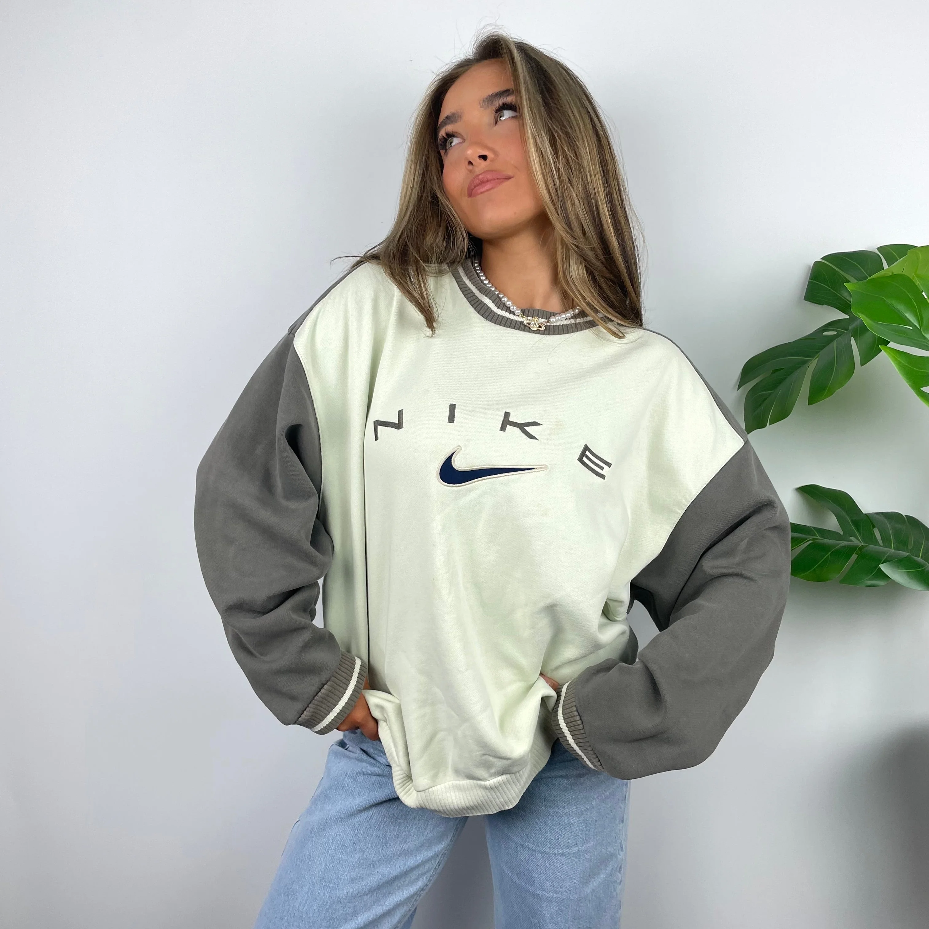 Nike Cream & Brown Embroidered Spell Out Sweatshirt (XL) - Image 3