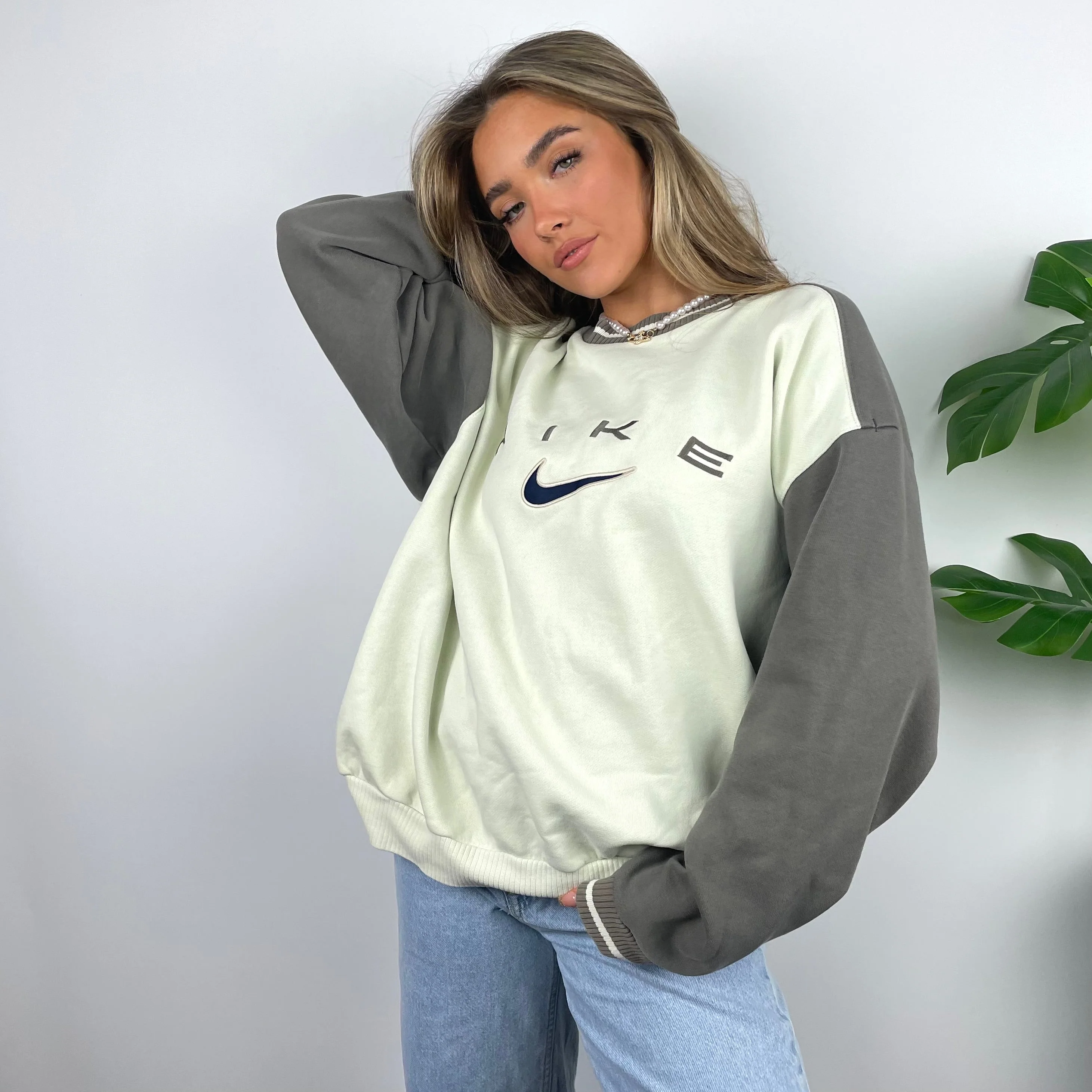 Nike Cream & Brown Embroidered Spell Out Sweatshirt (XL) - Image 5