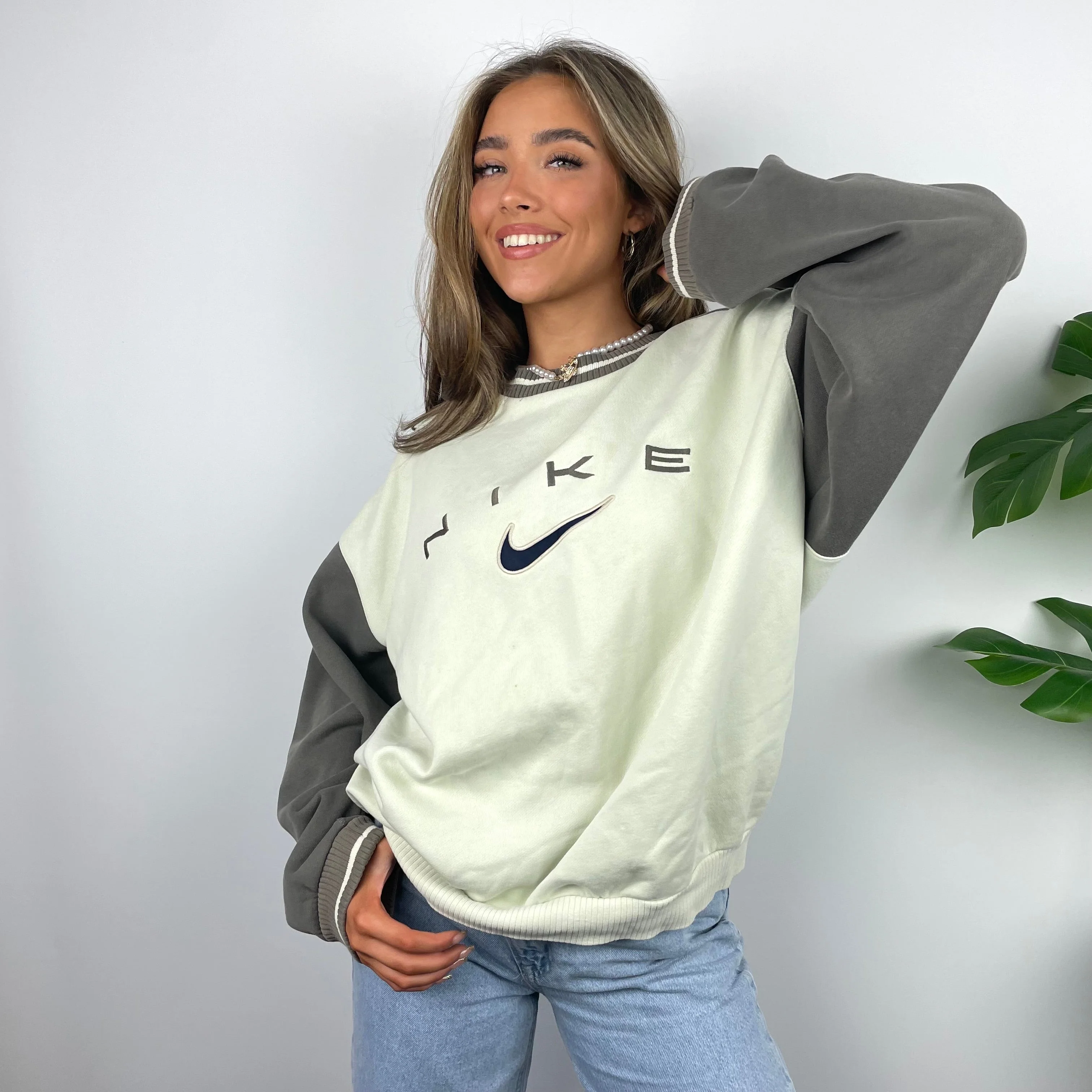 Nike Cream & Brown Embroidered Spell Out Sweatshirt (XL) - Image 6