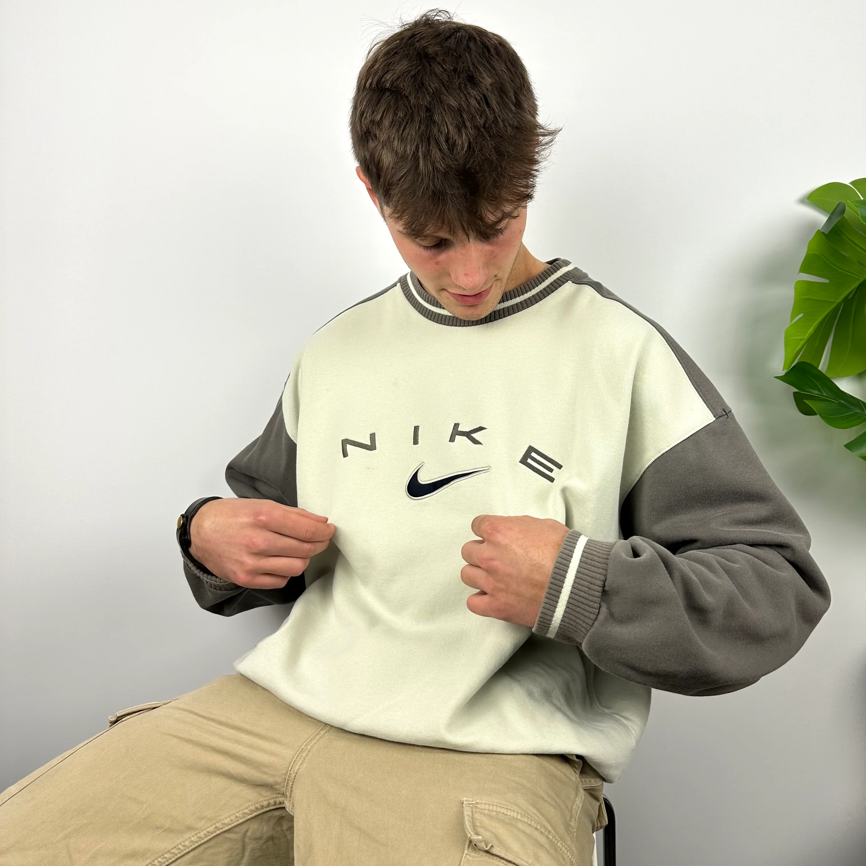 Nike Cream & Brown Embroidered Spell Out Sweatshirt (XL) - Image 2