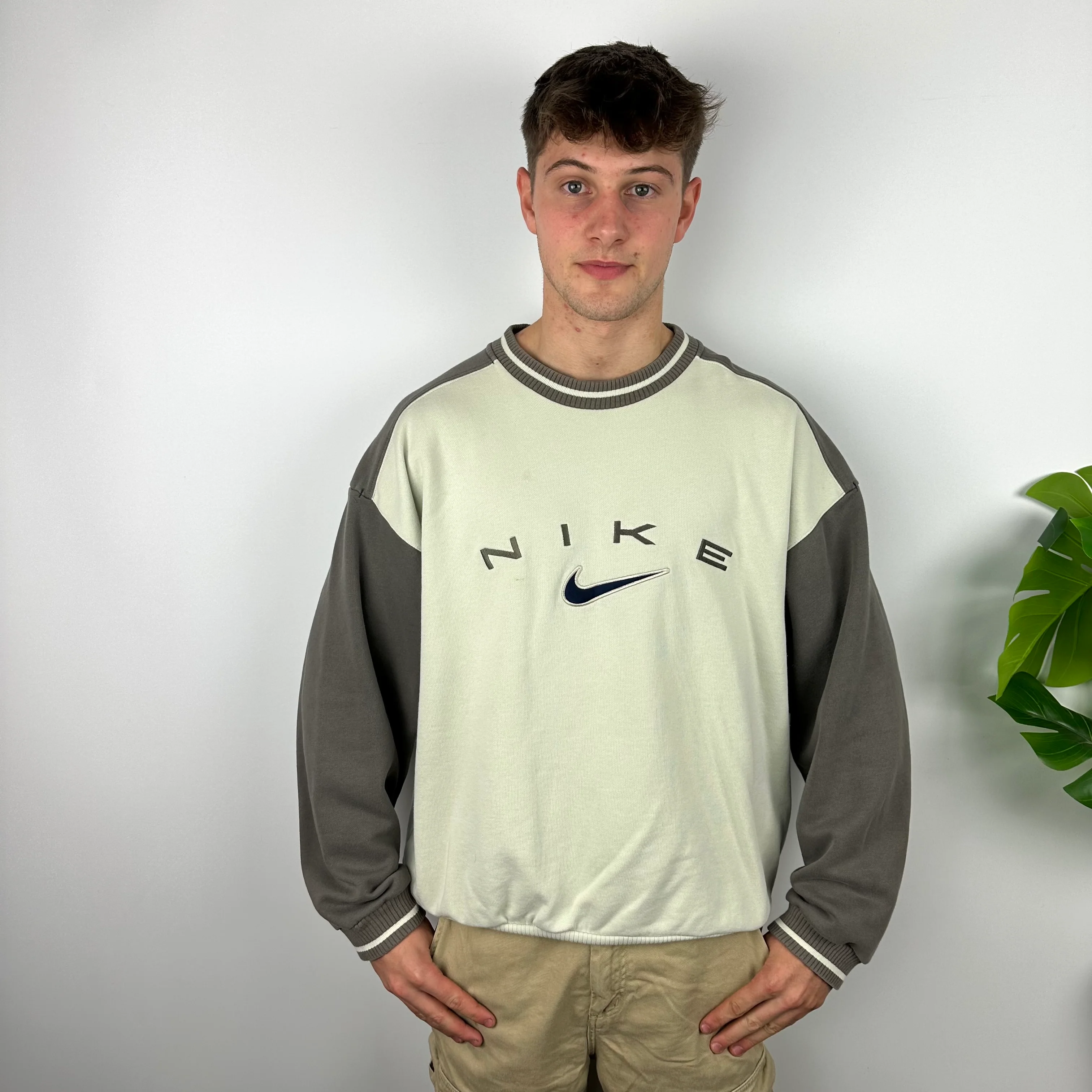 Nike Cream & Brown Embroidered Spell Out Sweatshirt (XL) - Image 3