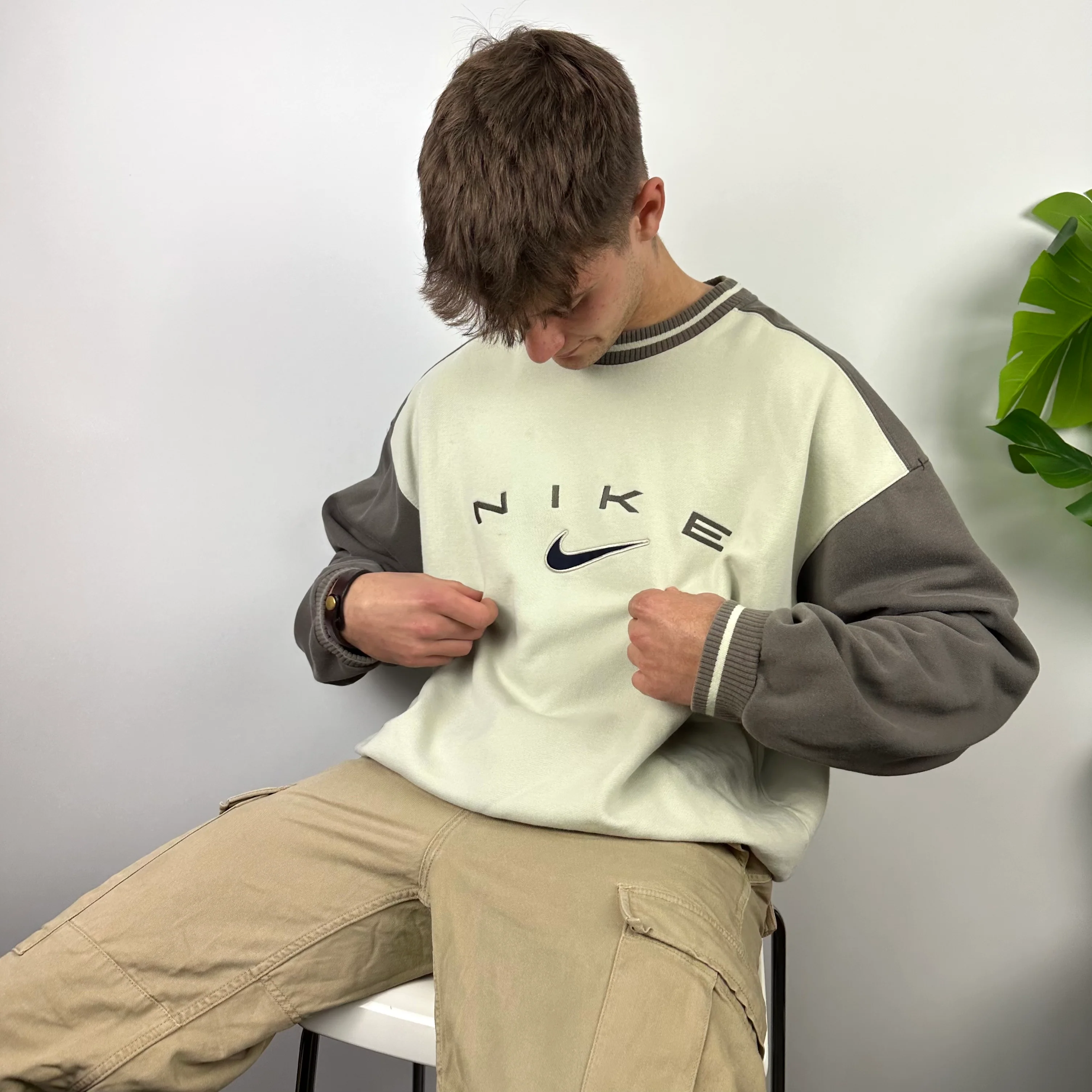 Nike Cream & Brown Embroidered Spell Out Sweatshirt (XL) - Image 4