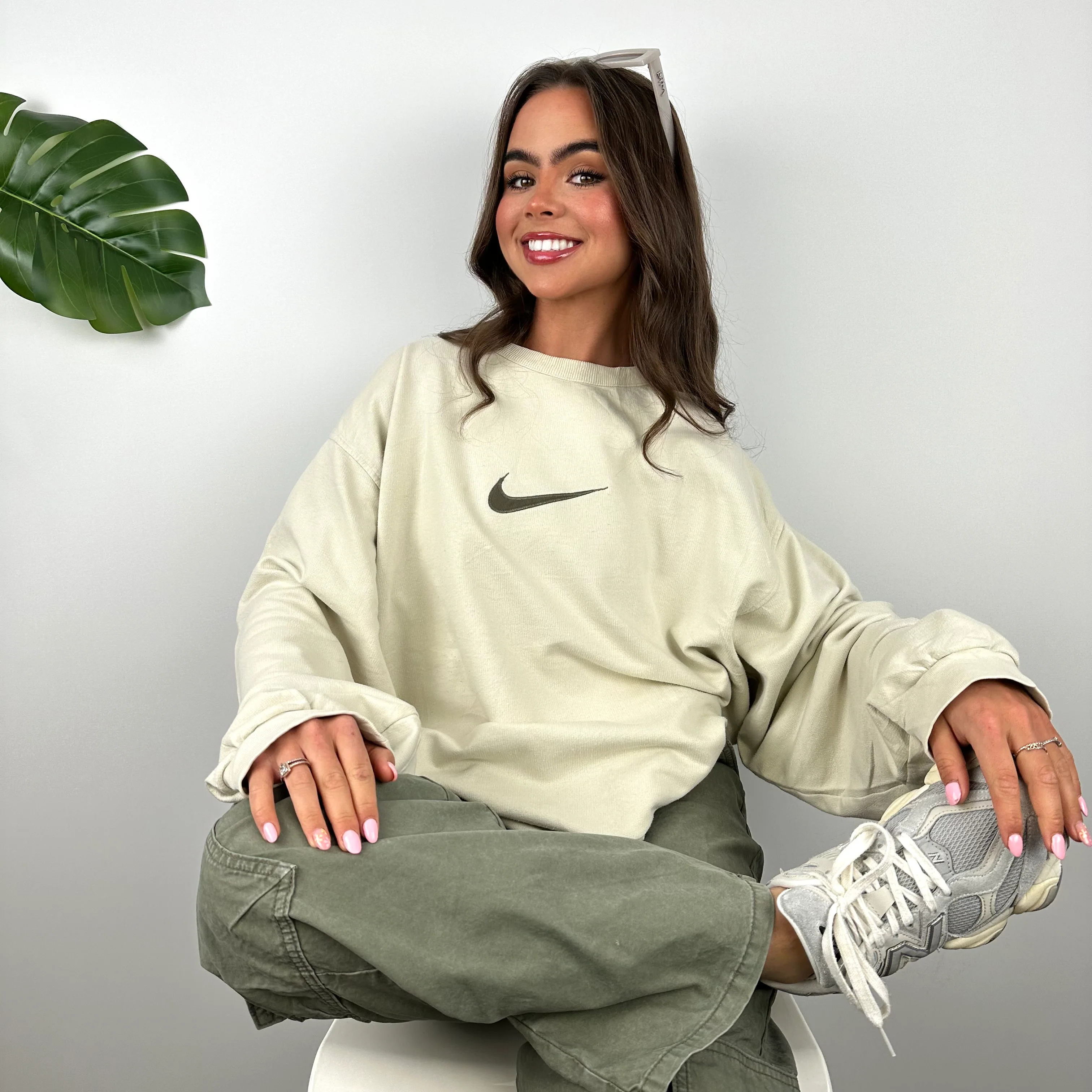 Nike Cream Embroidered Swoosh Sweatshirt (XL) - Image 5
