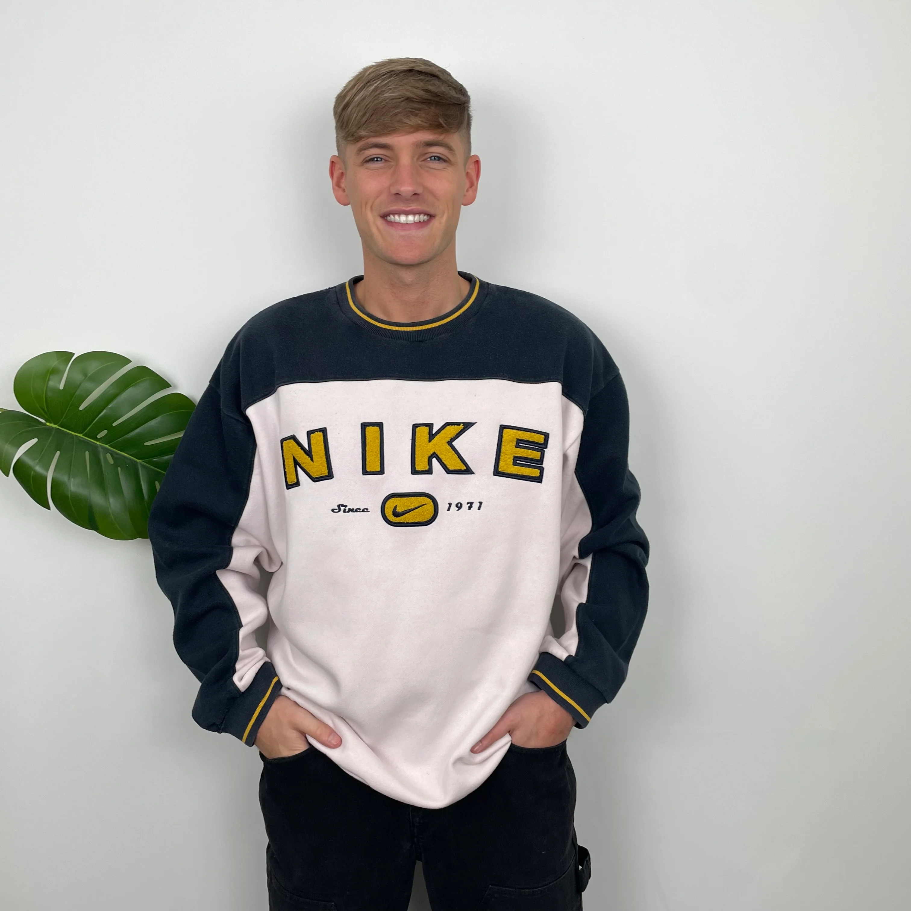 Nike Embroidered Spell Out Sweatshirt (L)