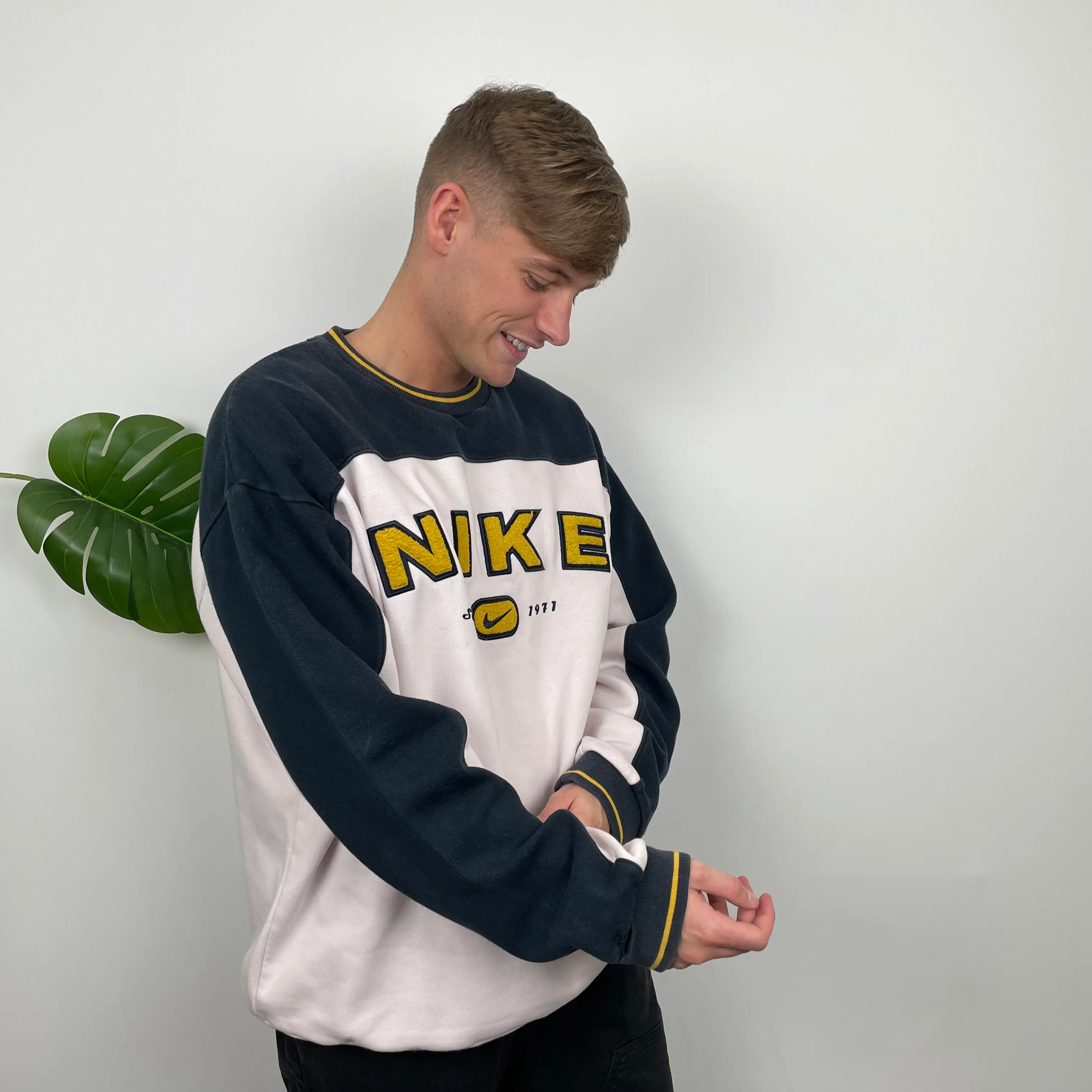 Nike Embroidered Spell Out Sweatshirt (L) - Image 3