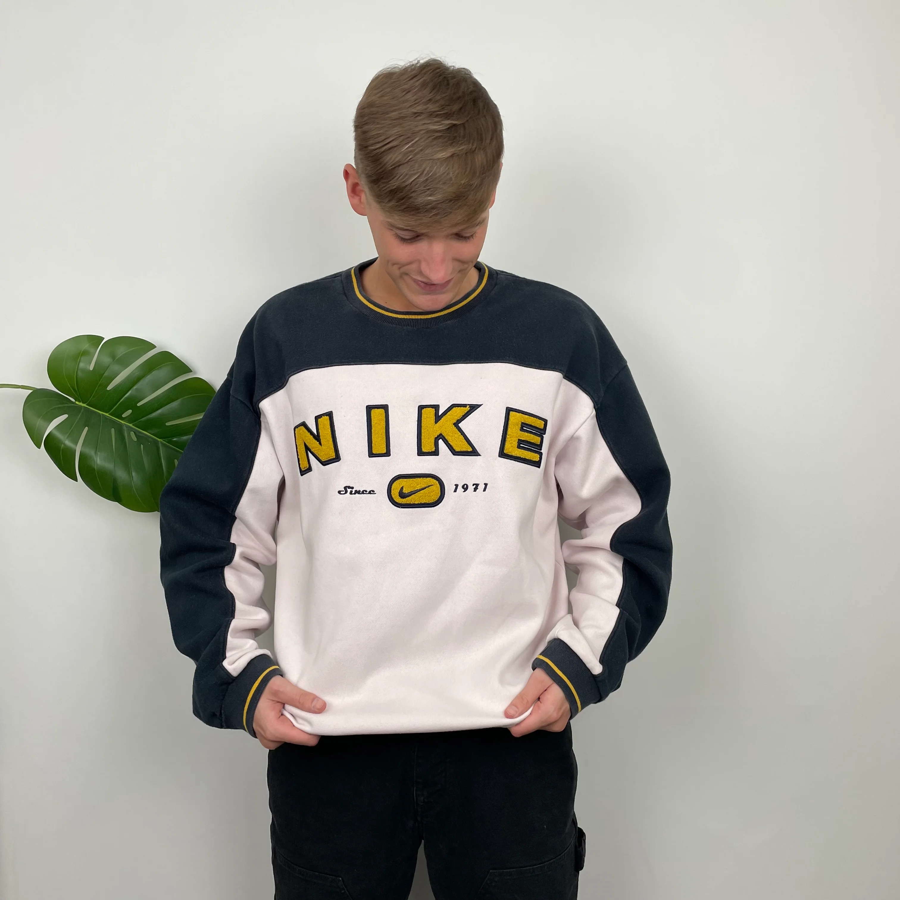 Nike Embroidered Spell Out Sweatshirt (L) - Image 4