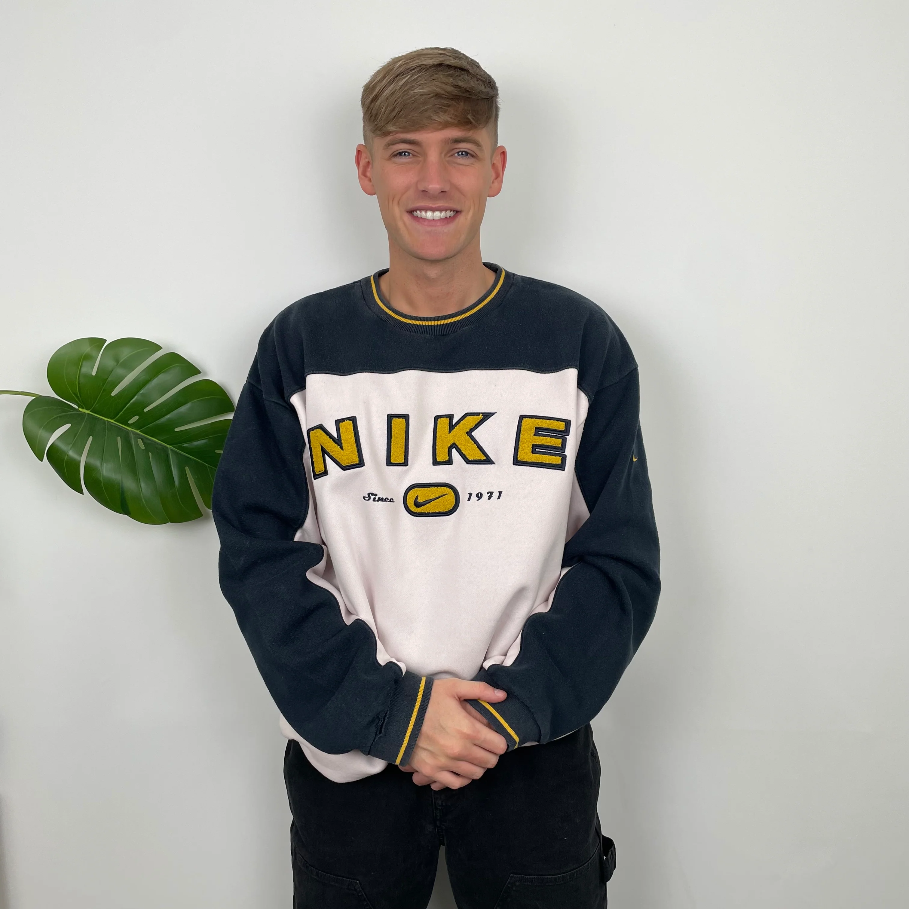 Nike Embroidered Spell Out Sweatshirt (L) - Image 5