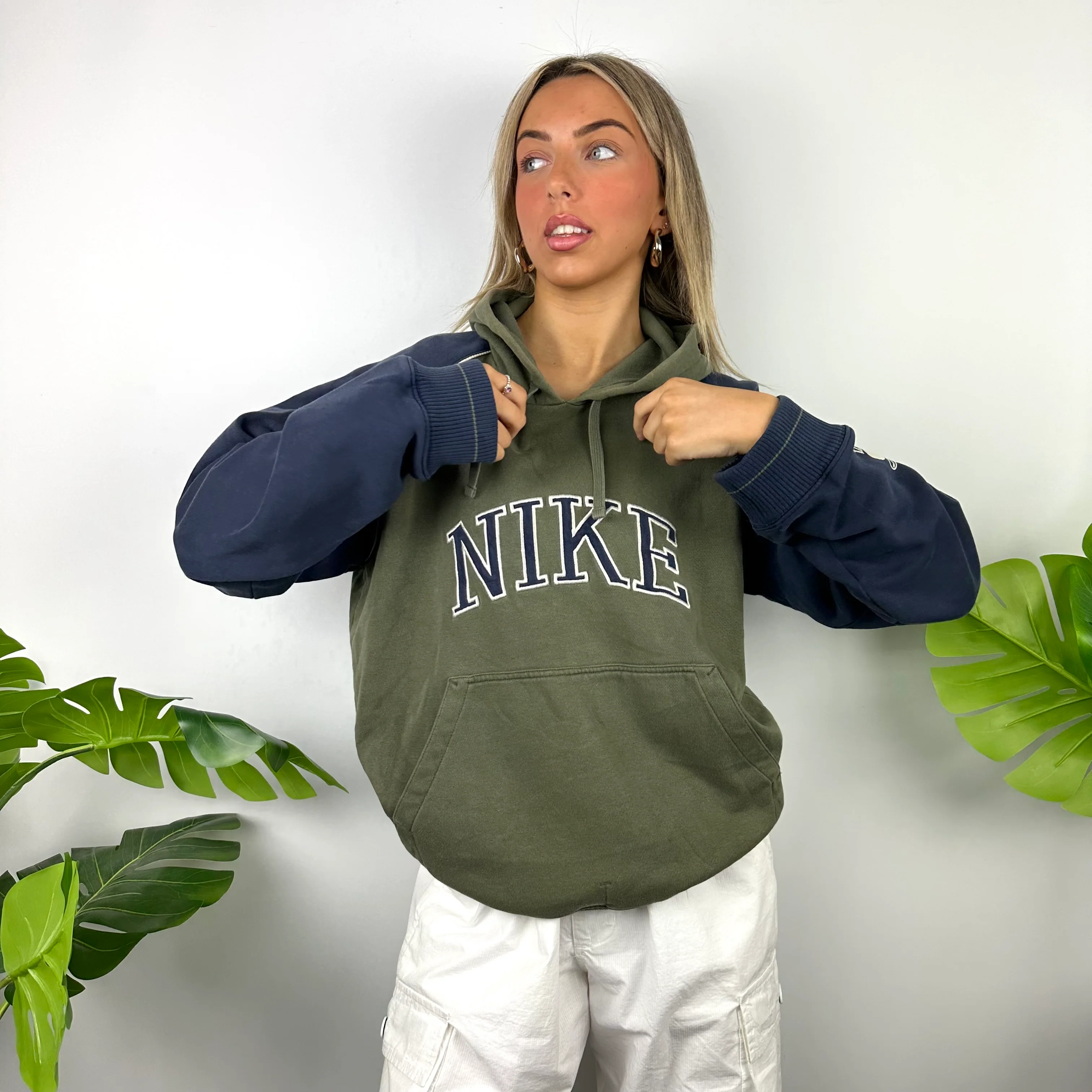 Nike Green Embroidered Spell Out Hoodie (M) - Image 3