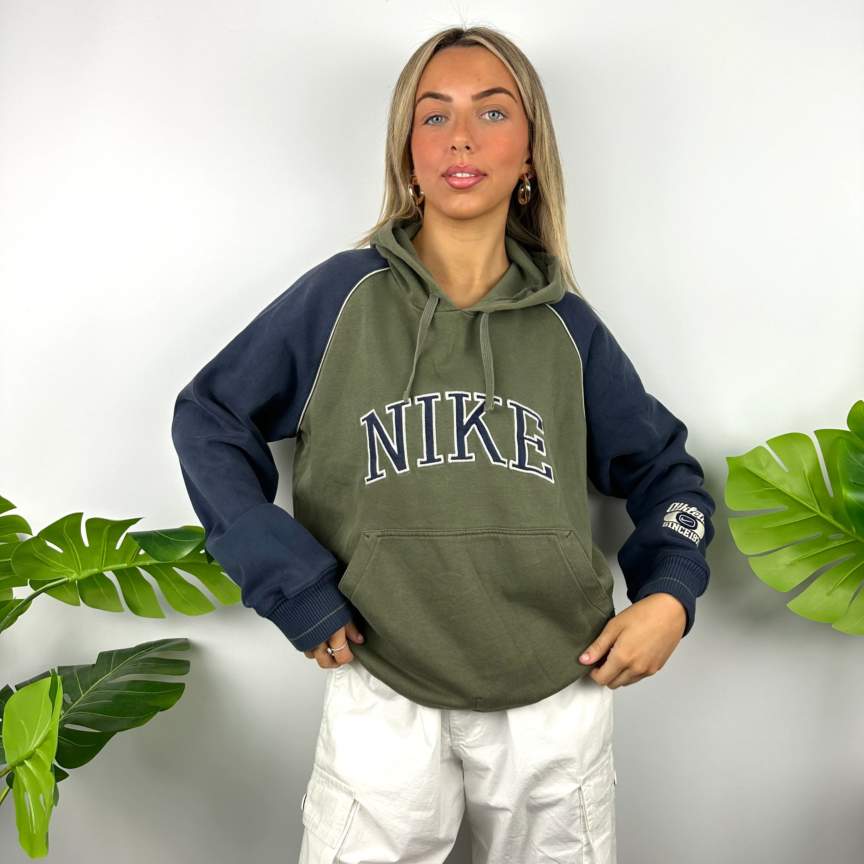 Nike Green Embroidered Spell Out Hoodie (M) - Image 6