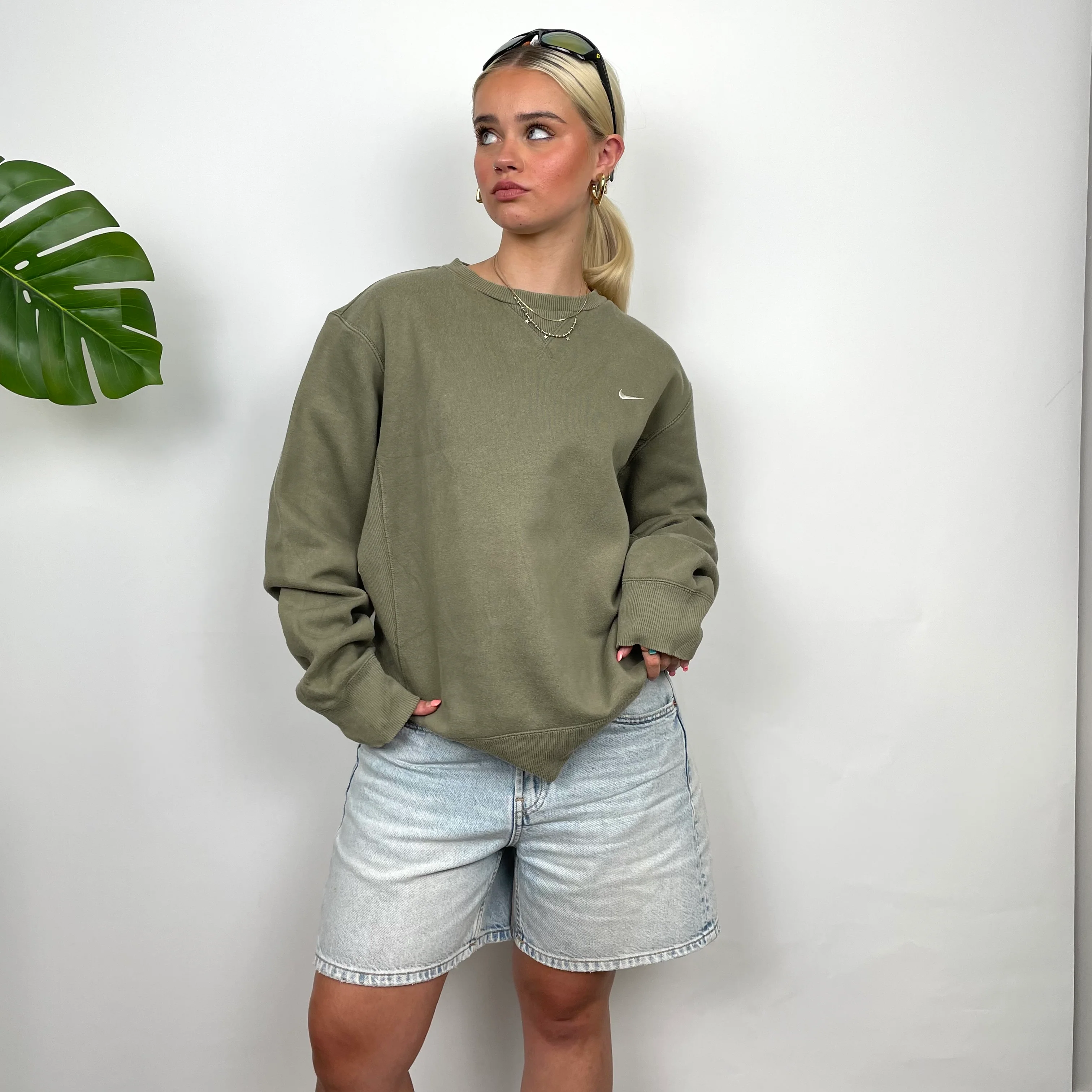Nike Green Embroidered Swoosh Sweatshirt (M) - Image 2
