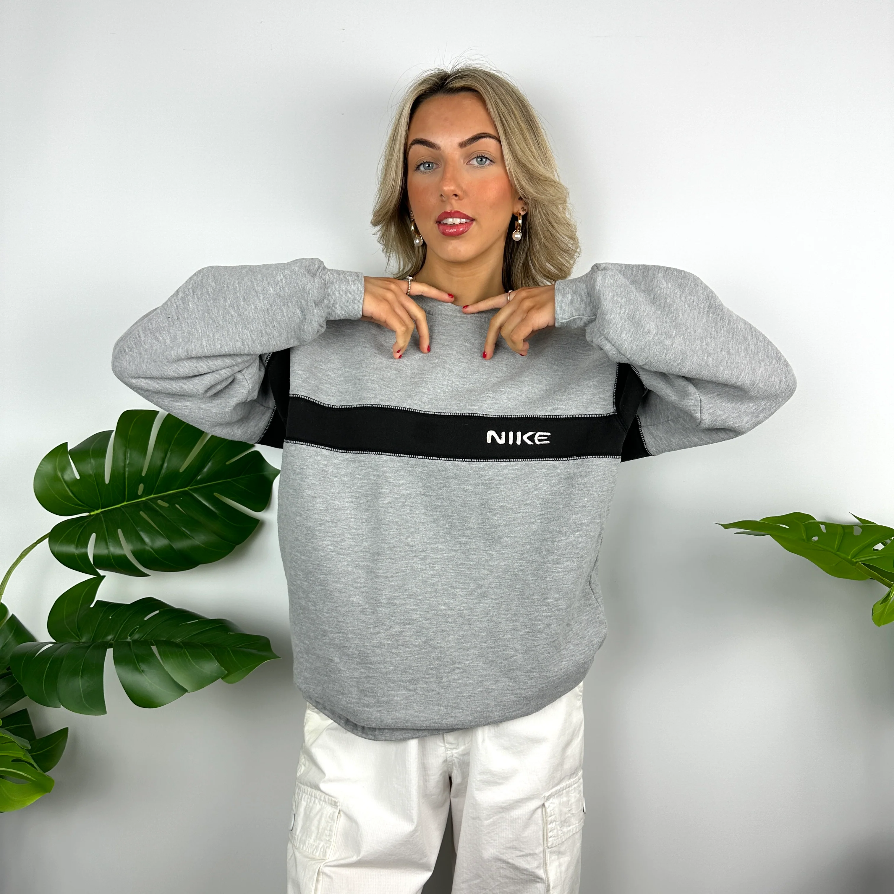 Nike Grey Embroidered Spell Out Sweatshirt (L) - Image 3