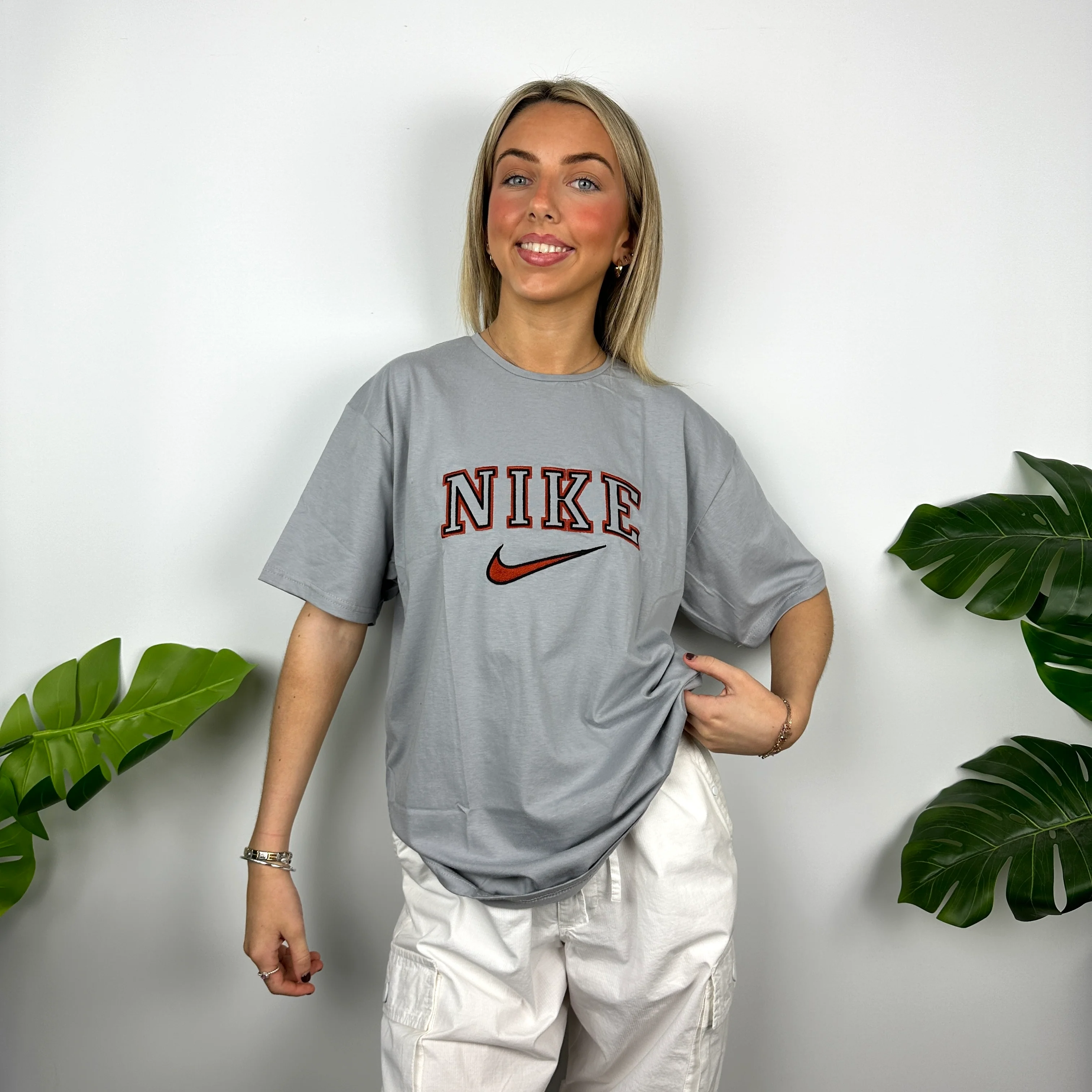 Nike Grey Embroidered Spell Out T Shirt (M) - Image 4