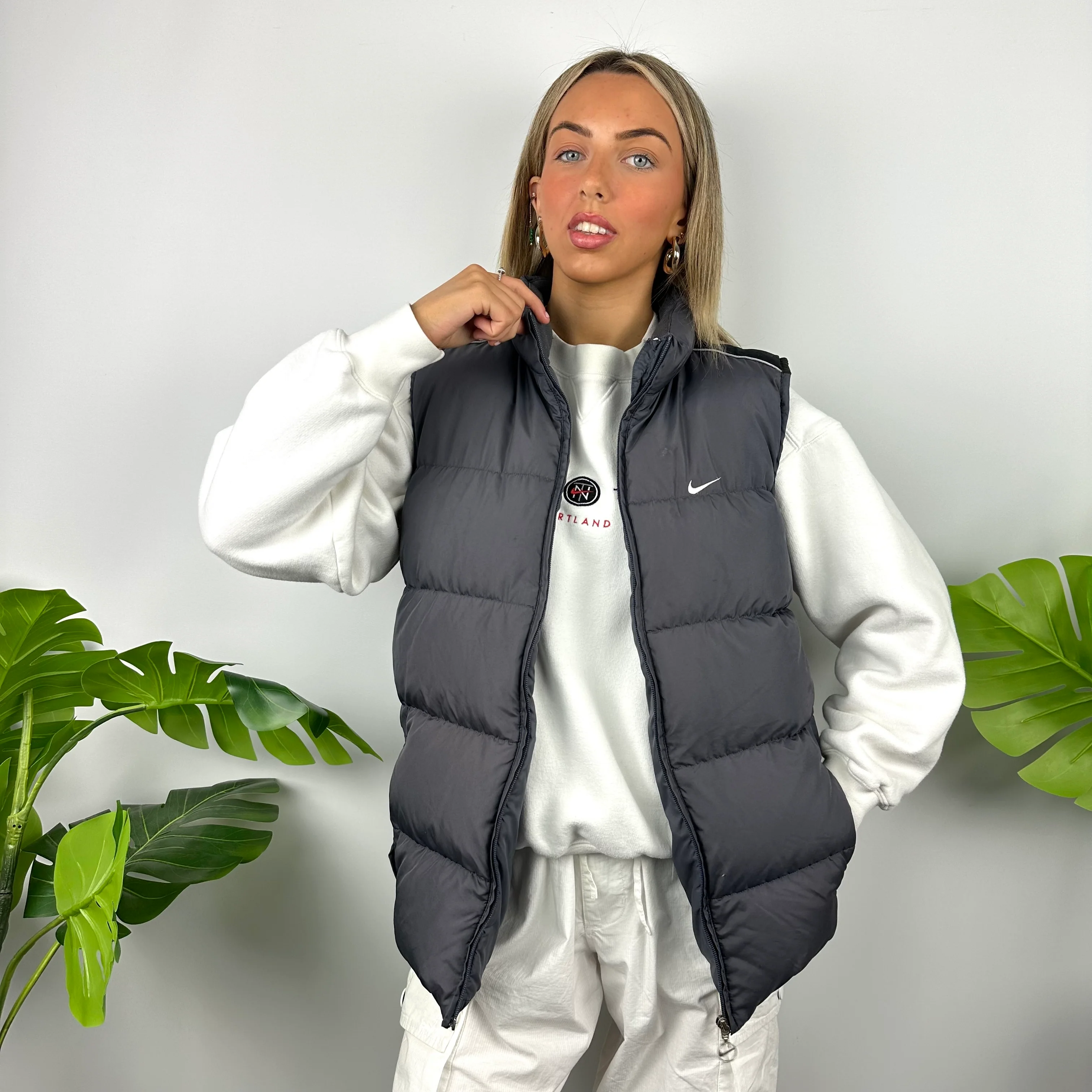 Nike Grey Embroidered Swoosh Puffer Gilet (M) - Image 4